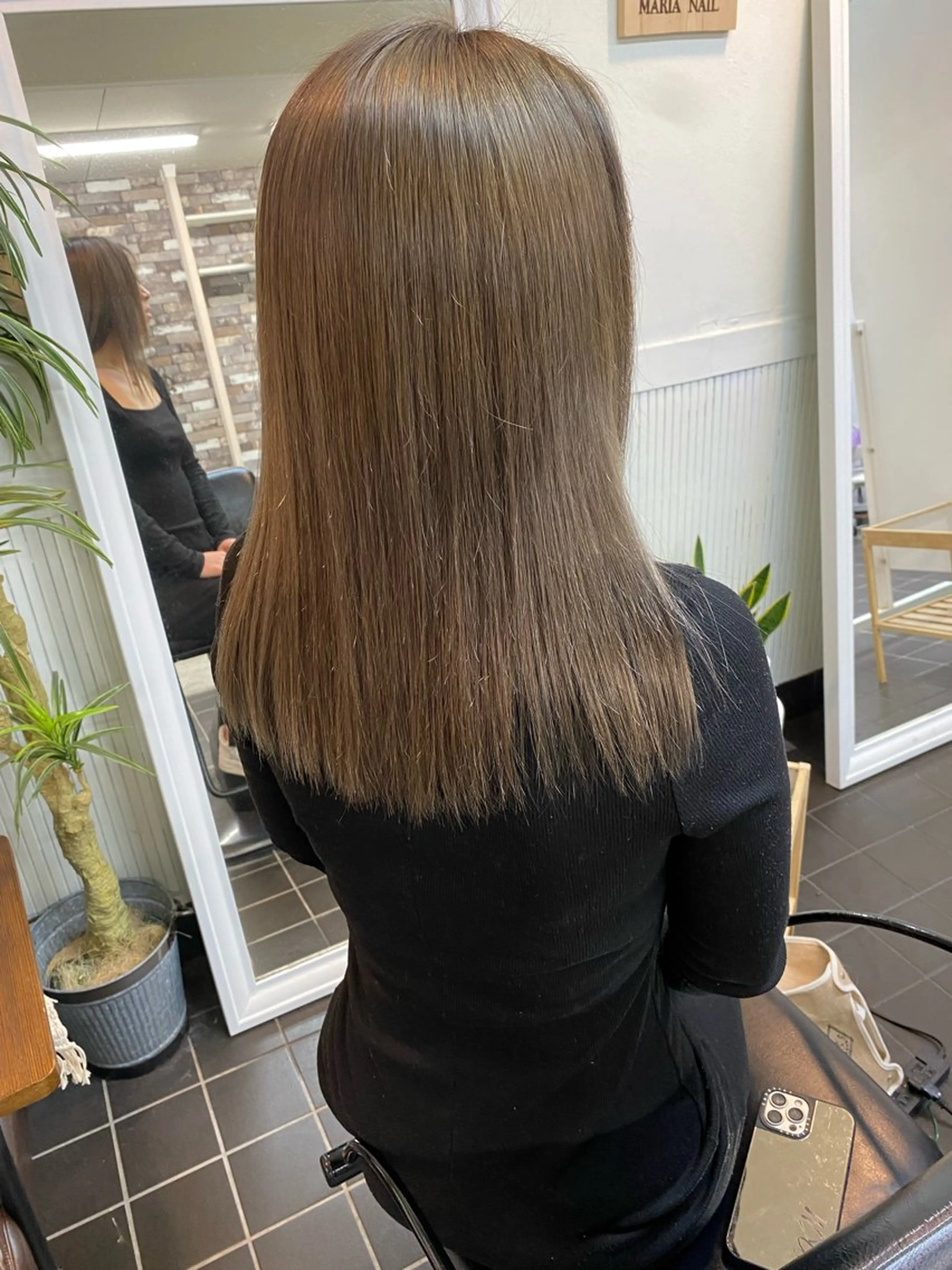 セミロング カラー カット ヘアカラー トリートメント 川上 麻梨阿のヘアスタイル