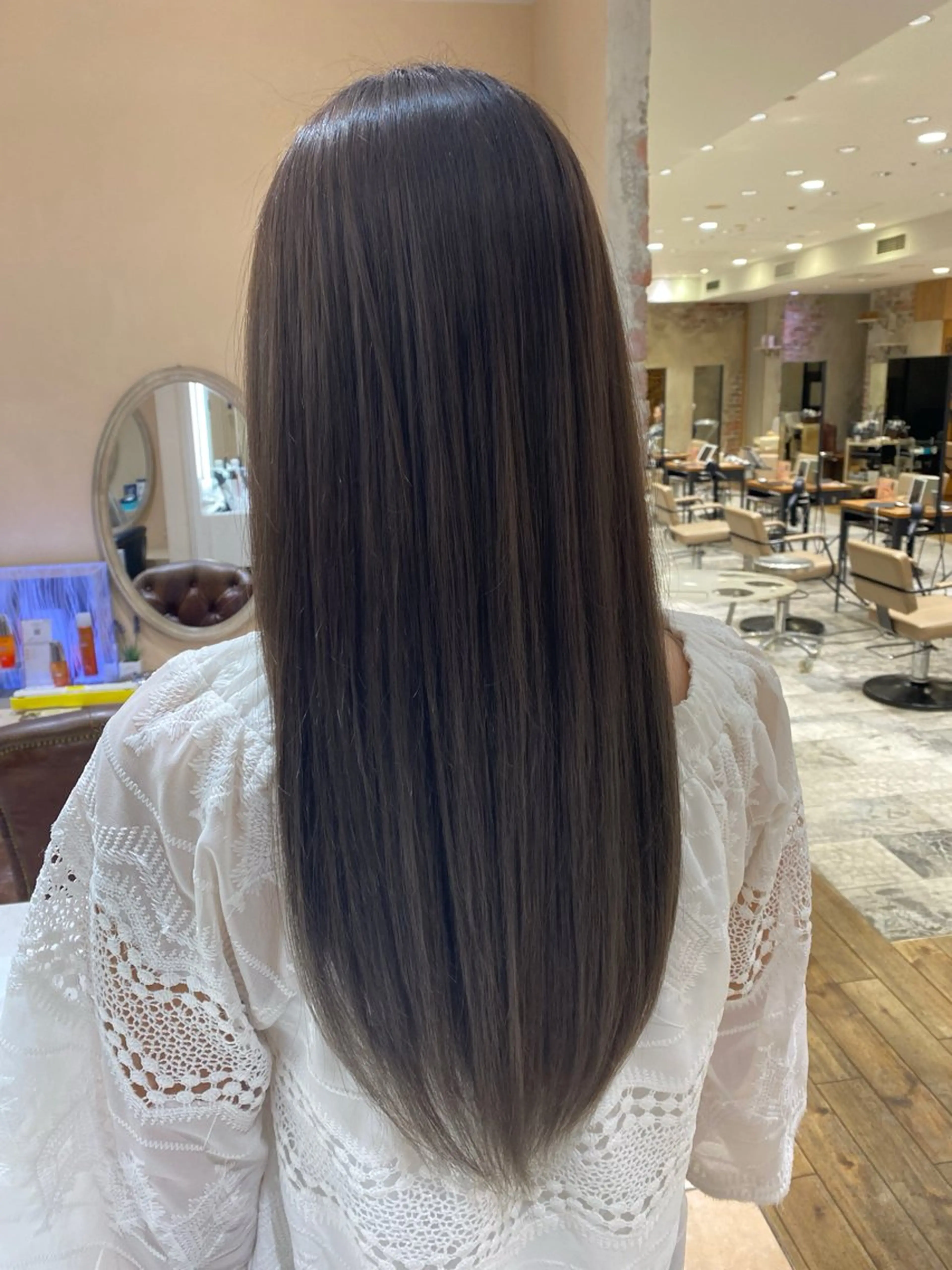 カラー 透明感カラー グレージュ 新宿/レイヤー 顔周りカット溝手優太のヘアスタイル