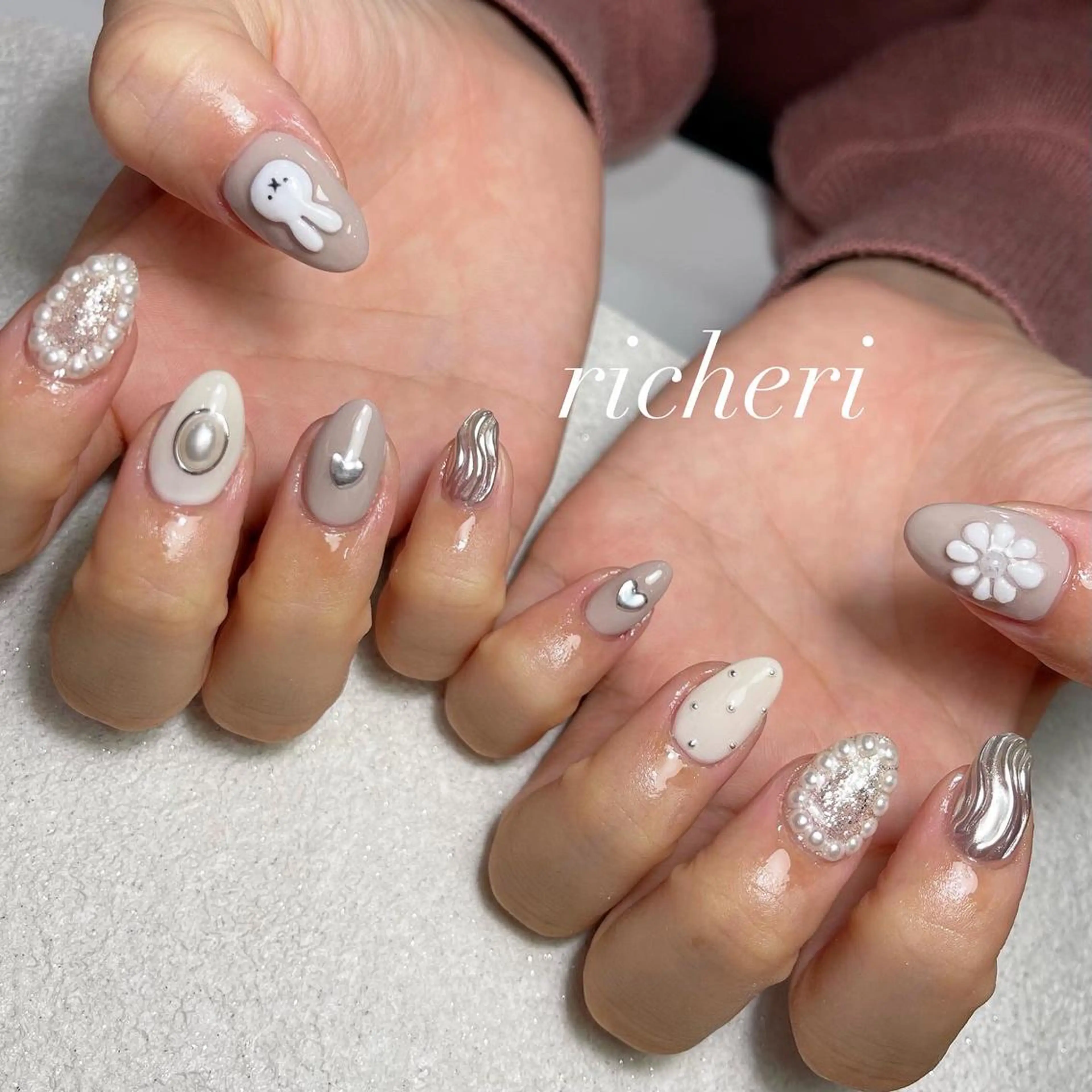 ミディアム ネイル 韓国風ヘア アートネイル フレンチネイル ジェルネイル ガラスフレンチ richeri beautyのエステ・リラクイメージ