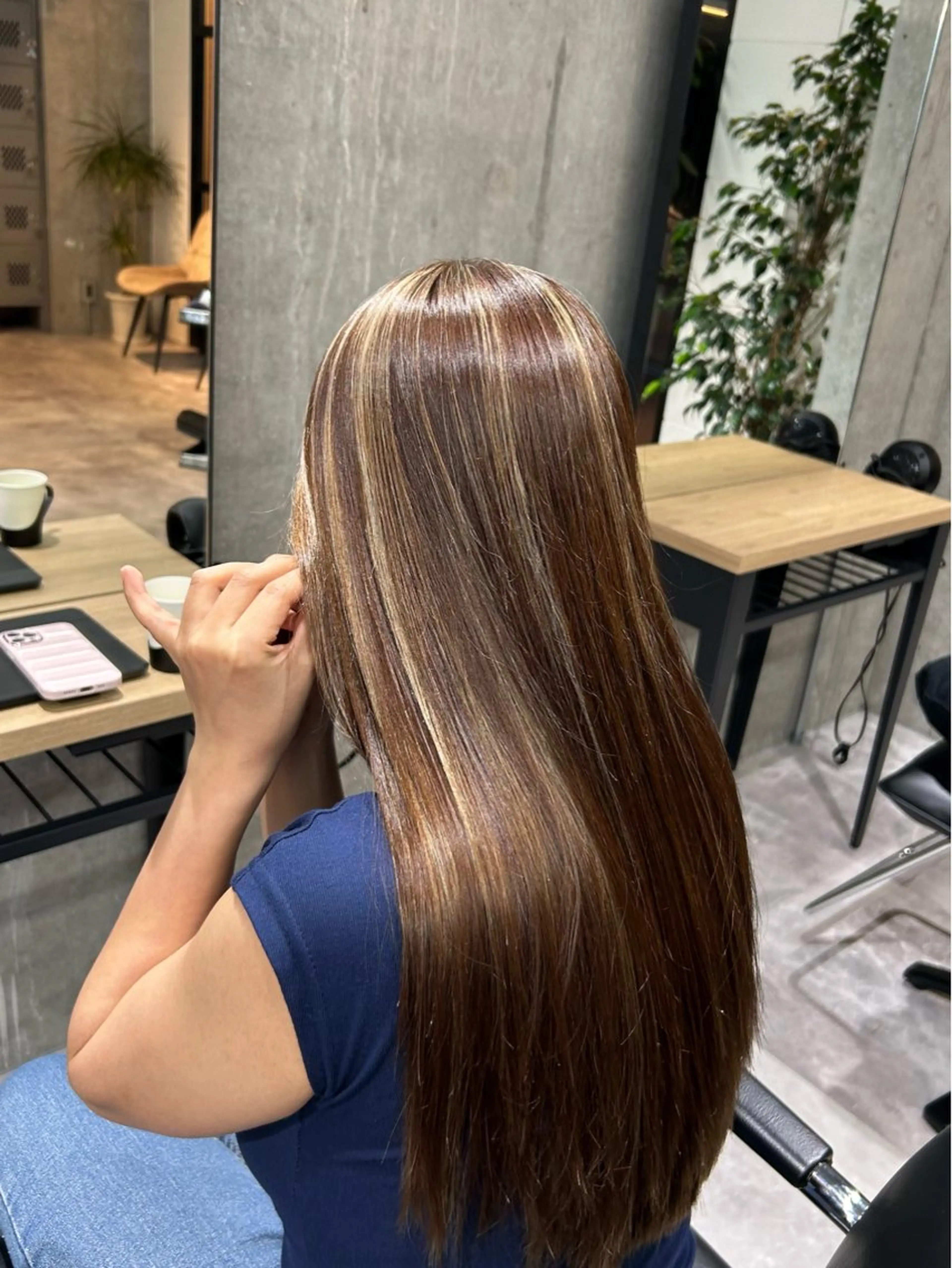 ロング カラー ブリーチ ハイライトカラー ハイライト ロング ヘアカラー OAK溝の口 天使の輪👑YUKIのヘアスタイル