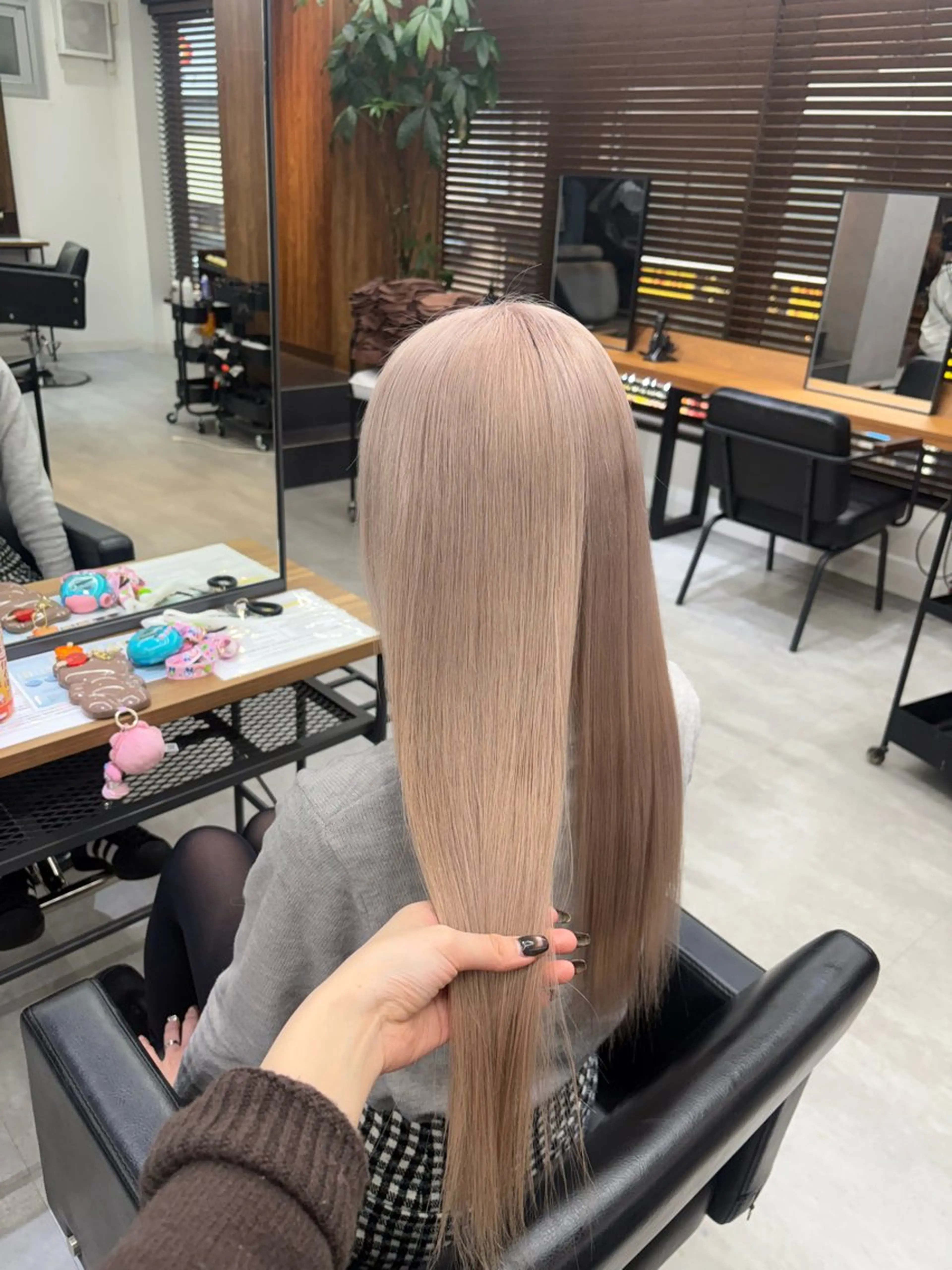 ロング カラー ベージュカラー ホワイトベージュ ヘアカラー トリートメント ENA💗NEXT /ハイトーンエクステのヘアスタイル