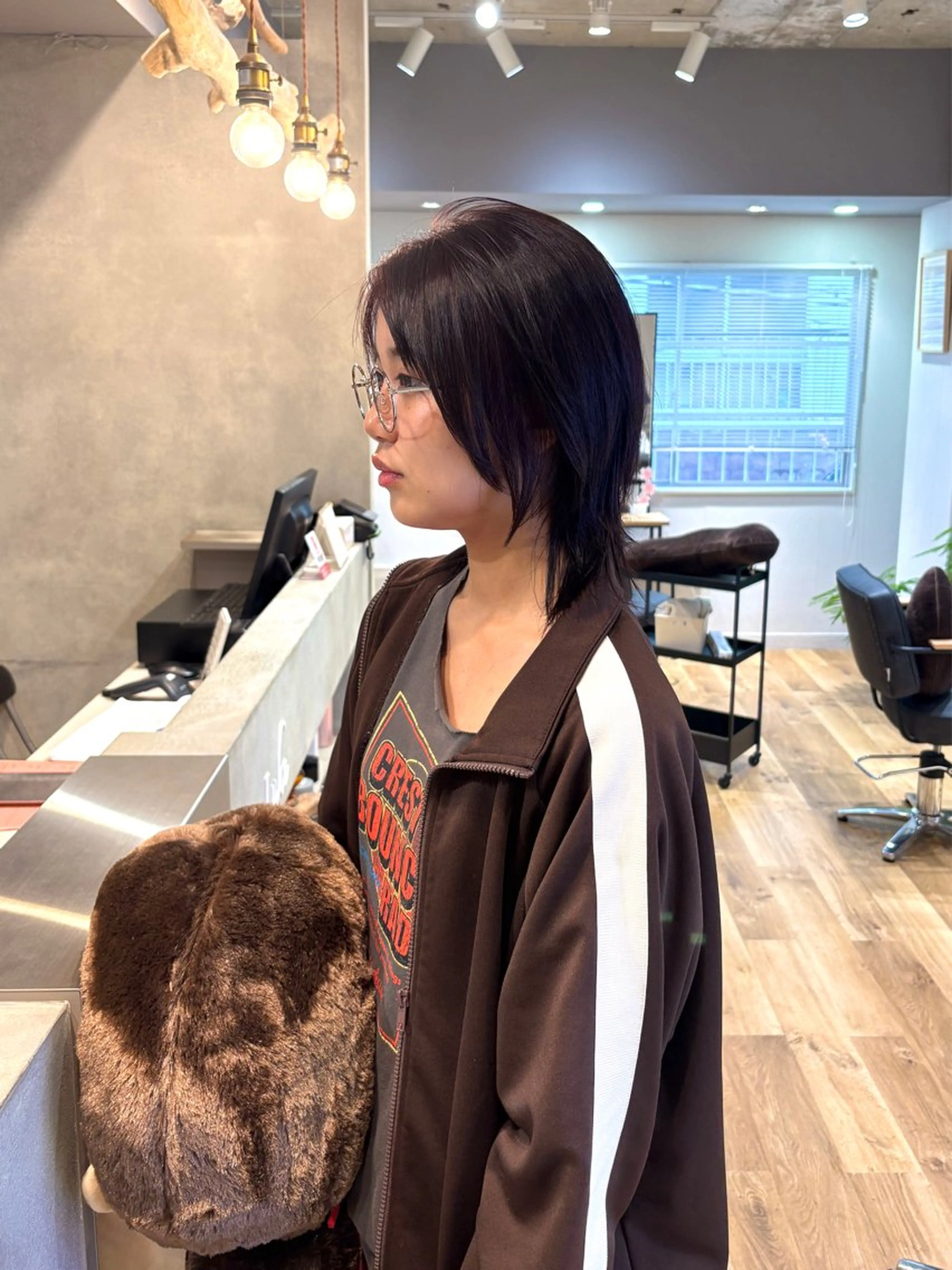 ミディアム ウルフカット ヘアカラー こうやま みるのヘアスタイル