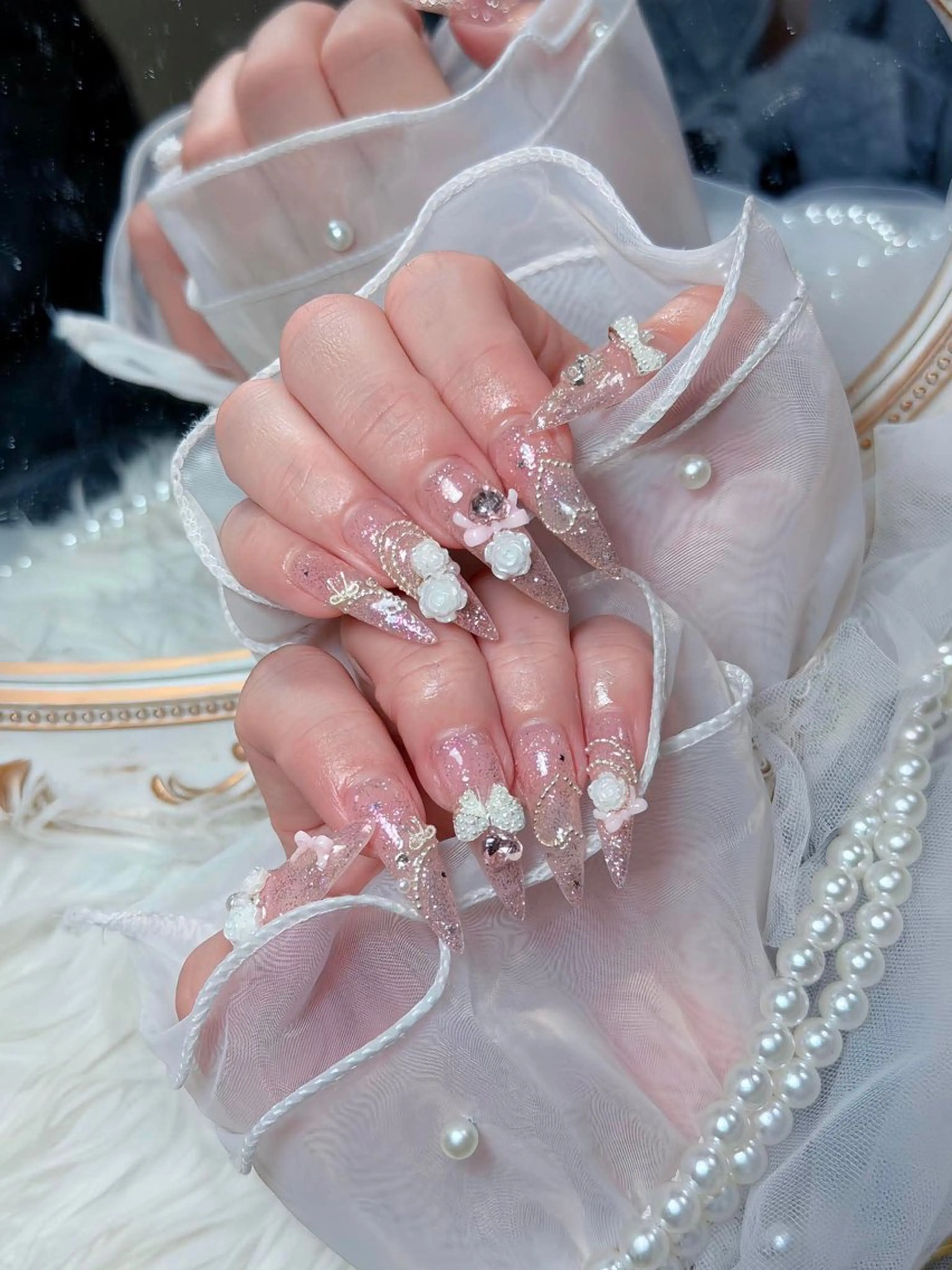 ネイル チークネイル ドット フレンチネイル グラデーション ハート ハンドネイル ハンドケア Eli Nails 新宿のネイルデザイン