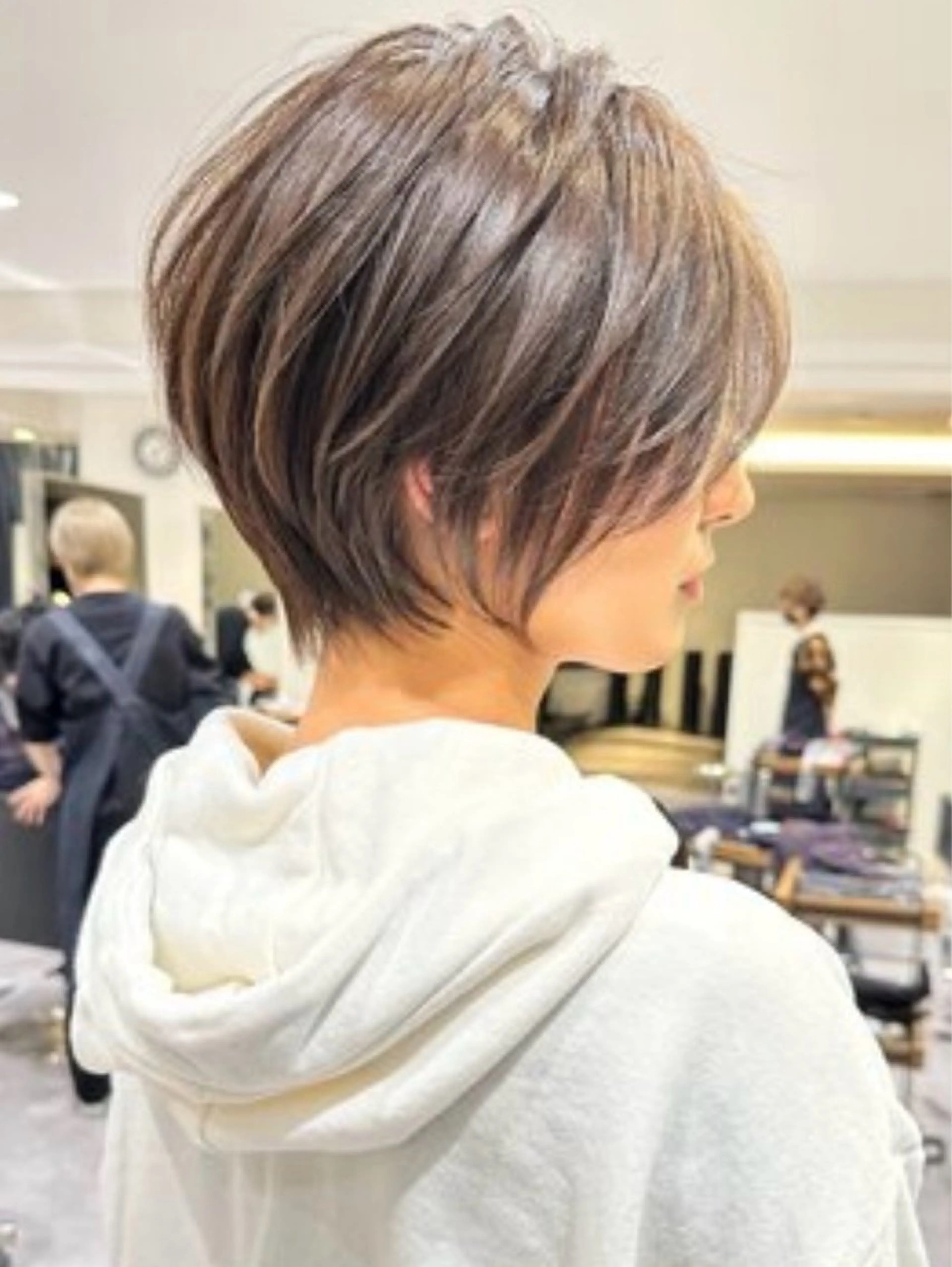 前下がりショートカット➕トリートメント（4840円相当）✨の写真