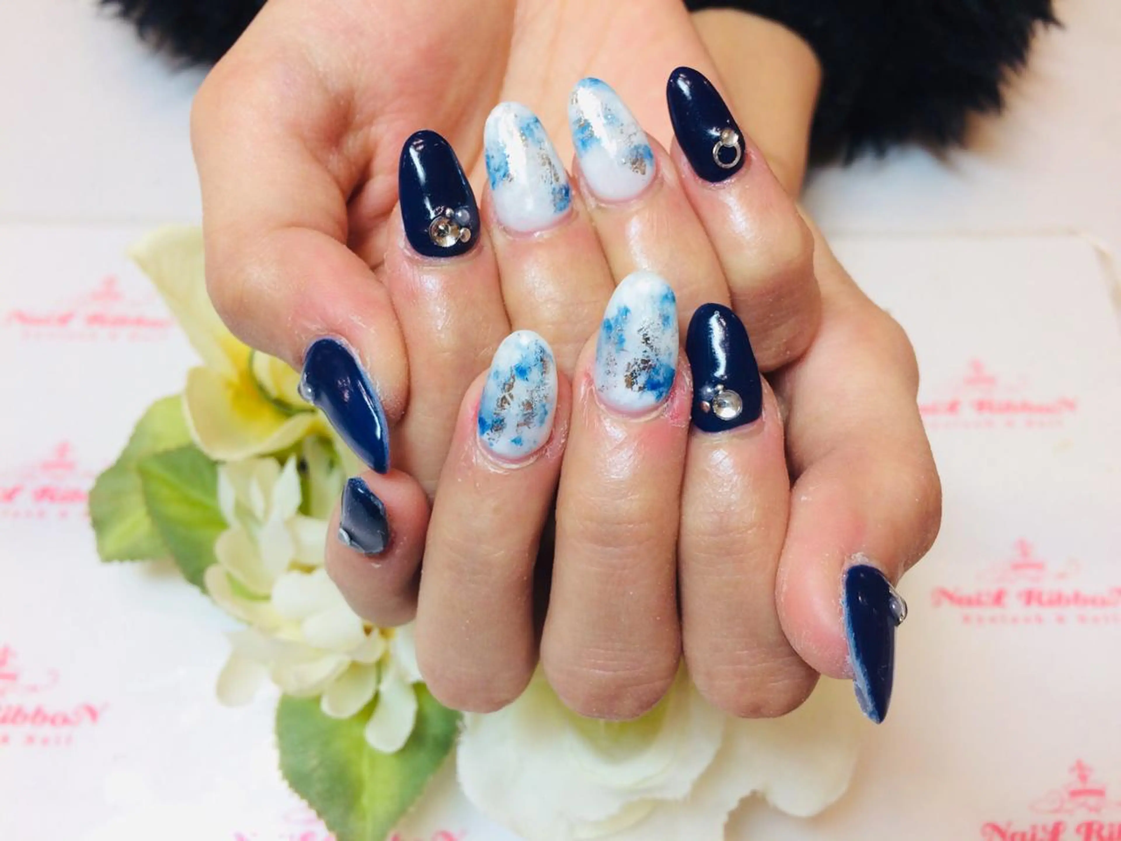 ネイル ハンドネイル ネイルリボン 受付スタッフのネイルデザイン