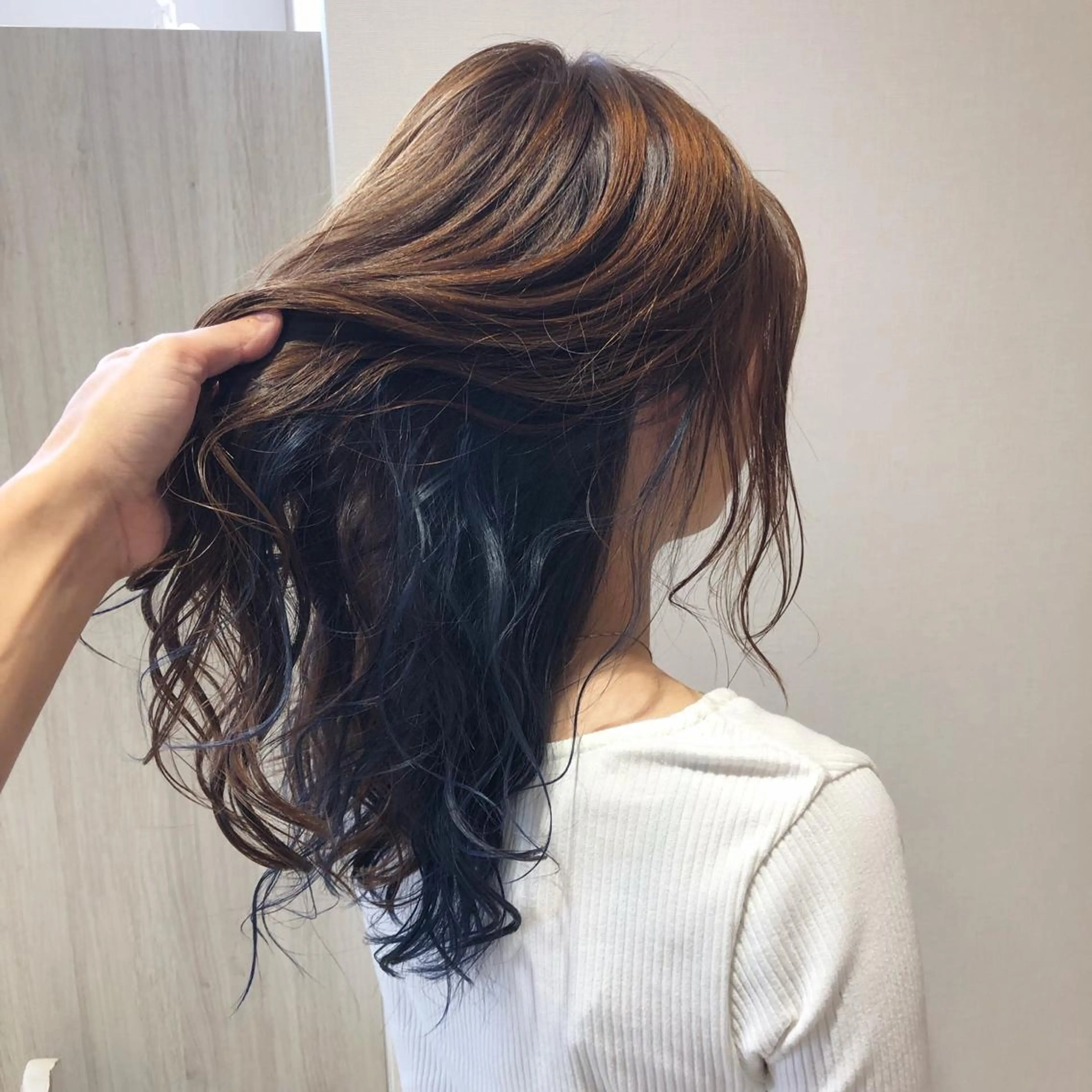 セミロング カラー 岩瀬 翔太のヘアスタイル
