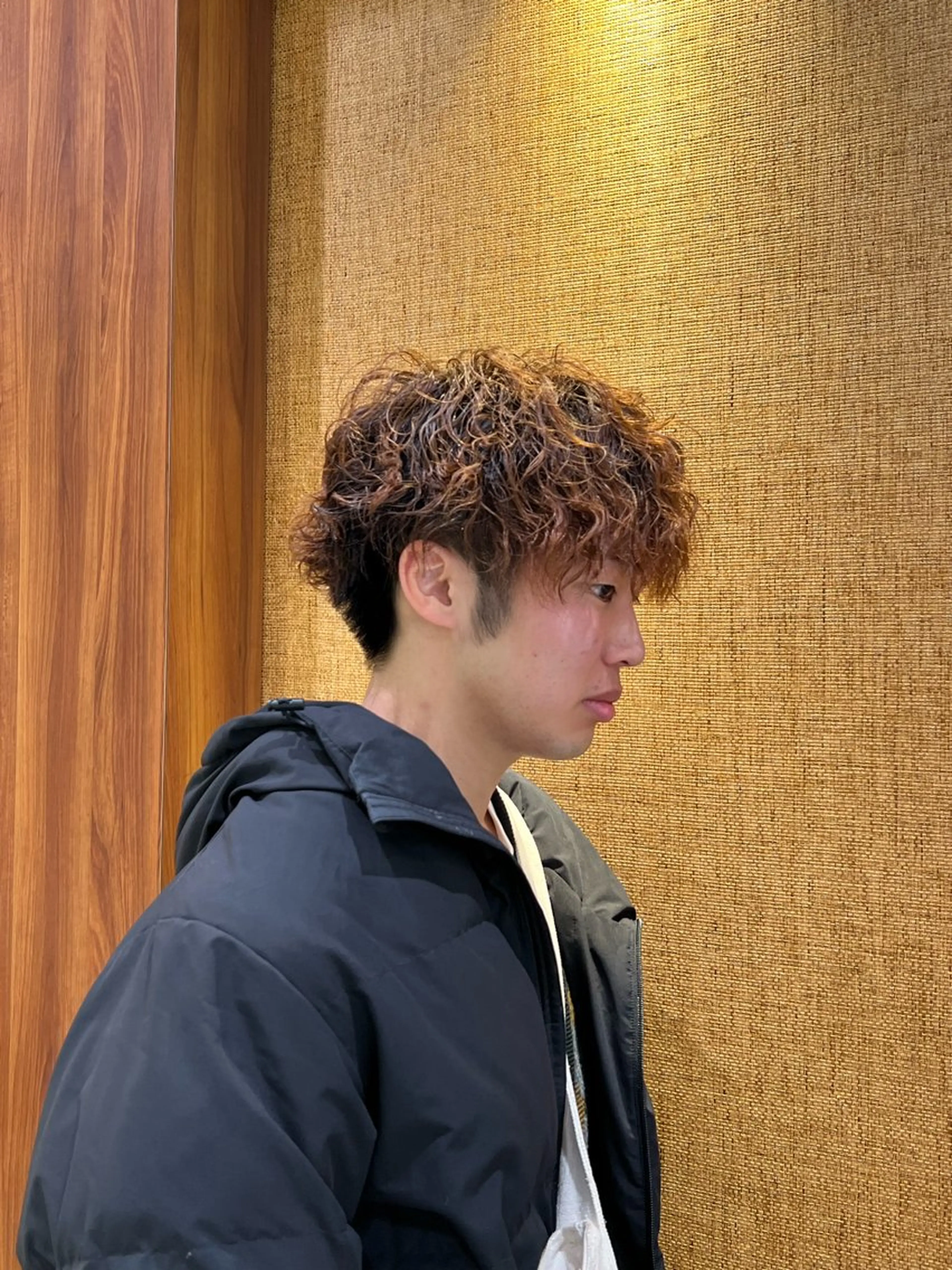 パーマ メンズ hina 🛋️ブリーチカラーのヘアスタイル