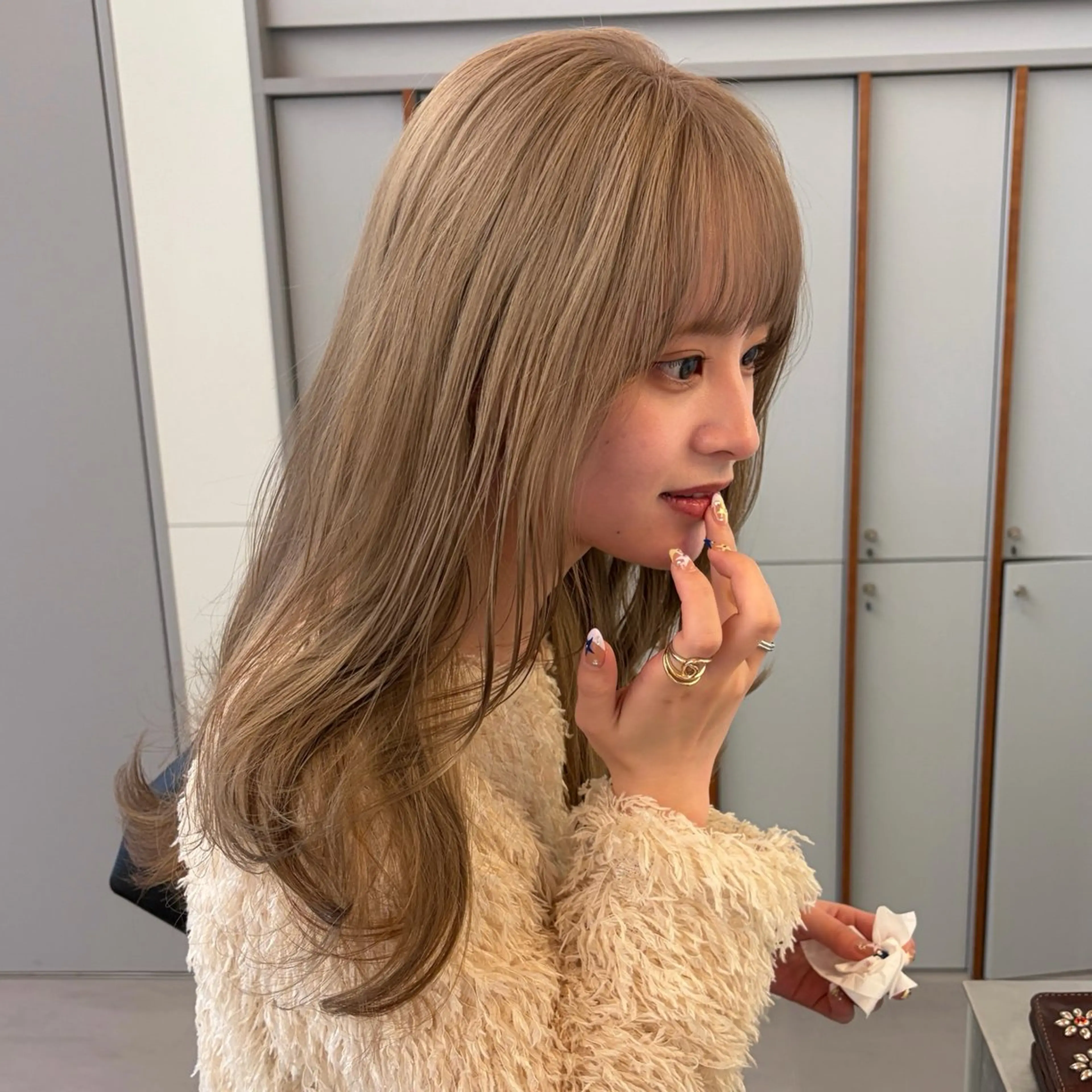 ロング カラー ベージュカラー ブリーチ 透明感カラー ダブルカラー ミルクティーベージュ ヘアカラー トリートメント 高発色ブリーチ/ ハイレイヤー🪽aiのヘアスタイル