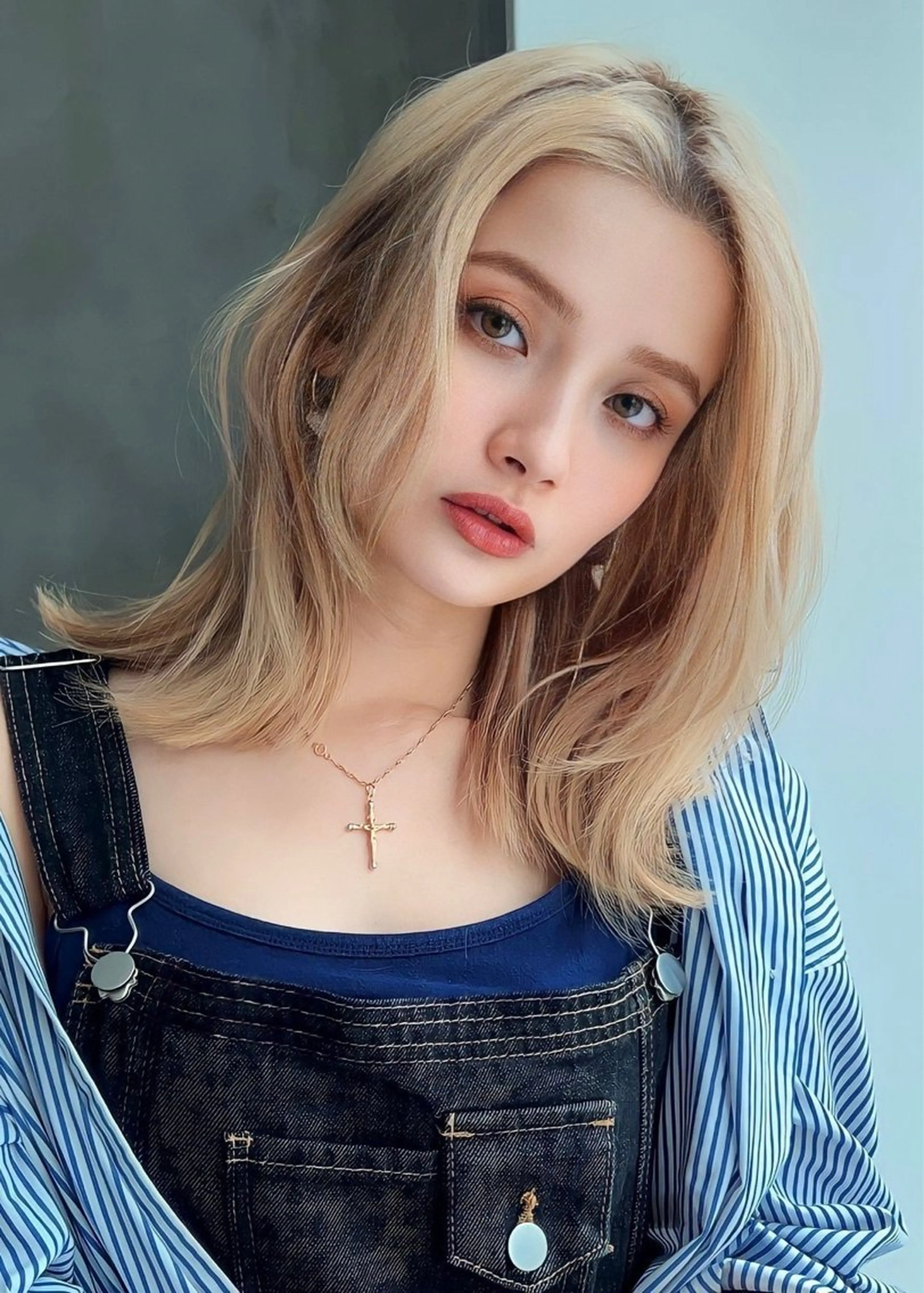 セミロング カラー 白井 音羽のヘアスタイル