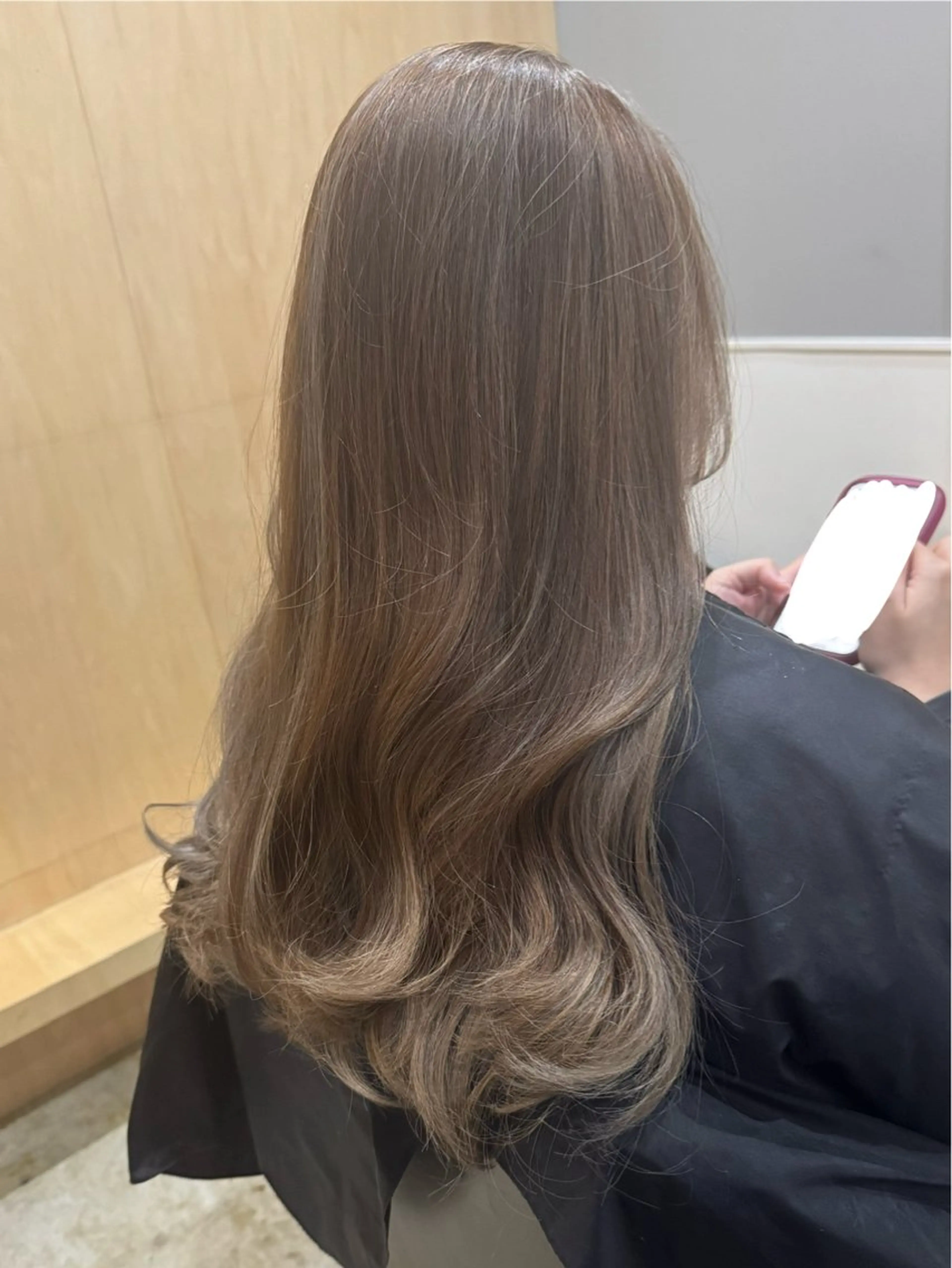 カラー miloc minamiのヘアスタイル