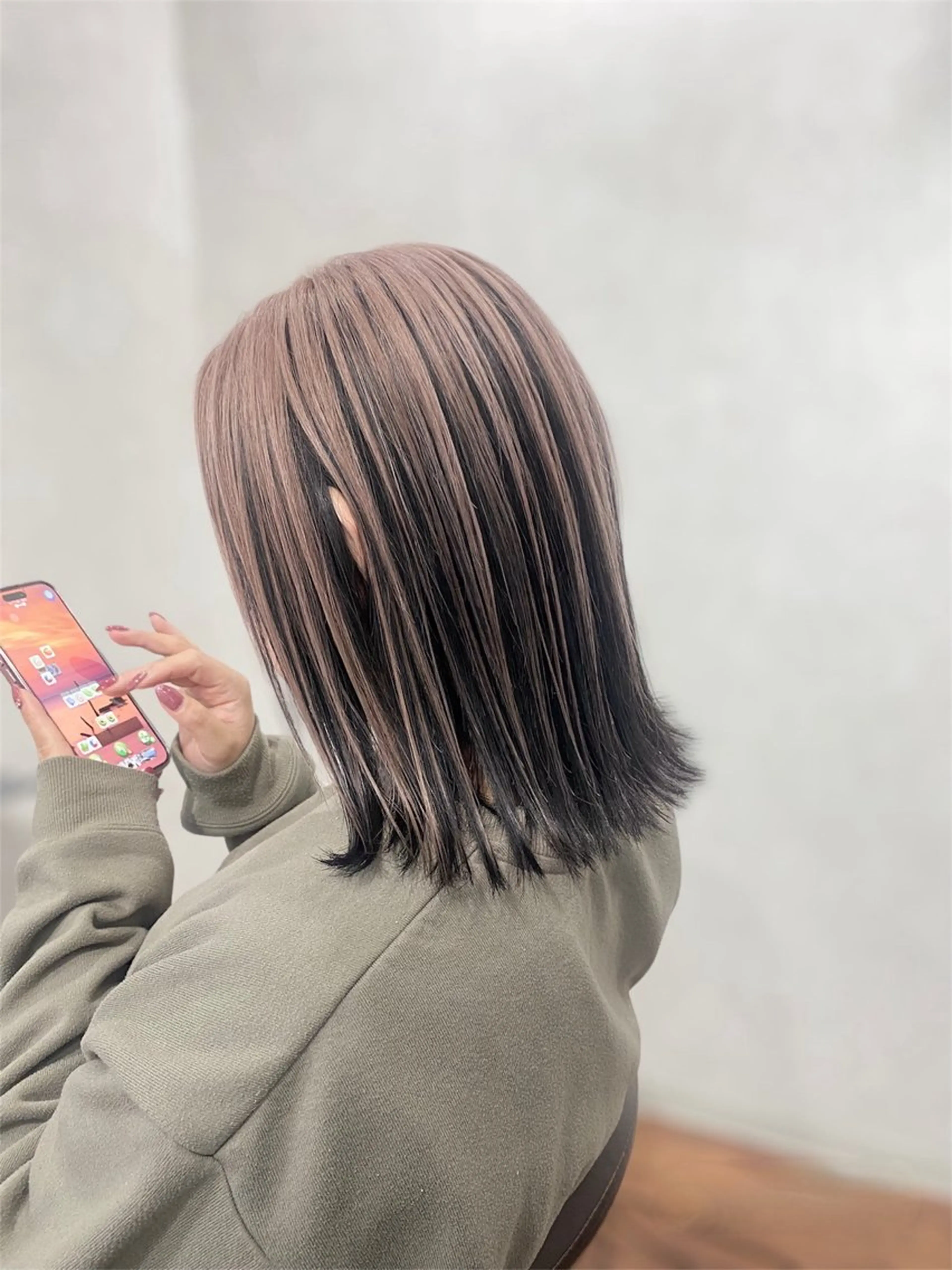 セミロング カラー ＳＨＩ ＺＵのヘアスタイル