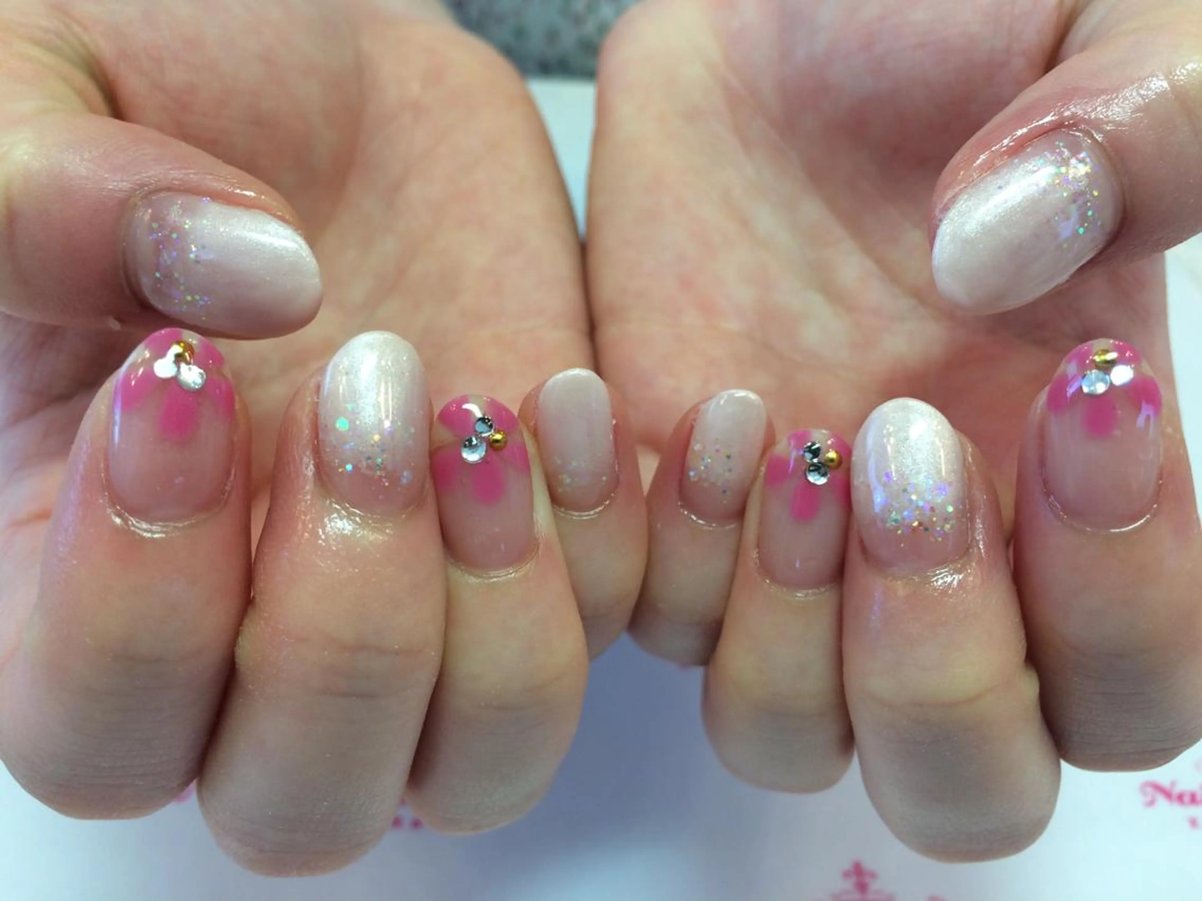 ネイル ネイルリボン 受付スタッフのネイルデザイン