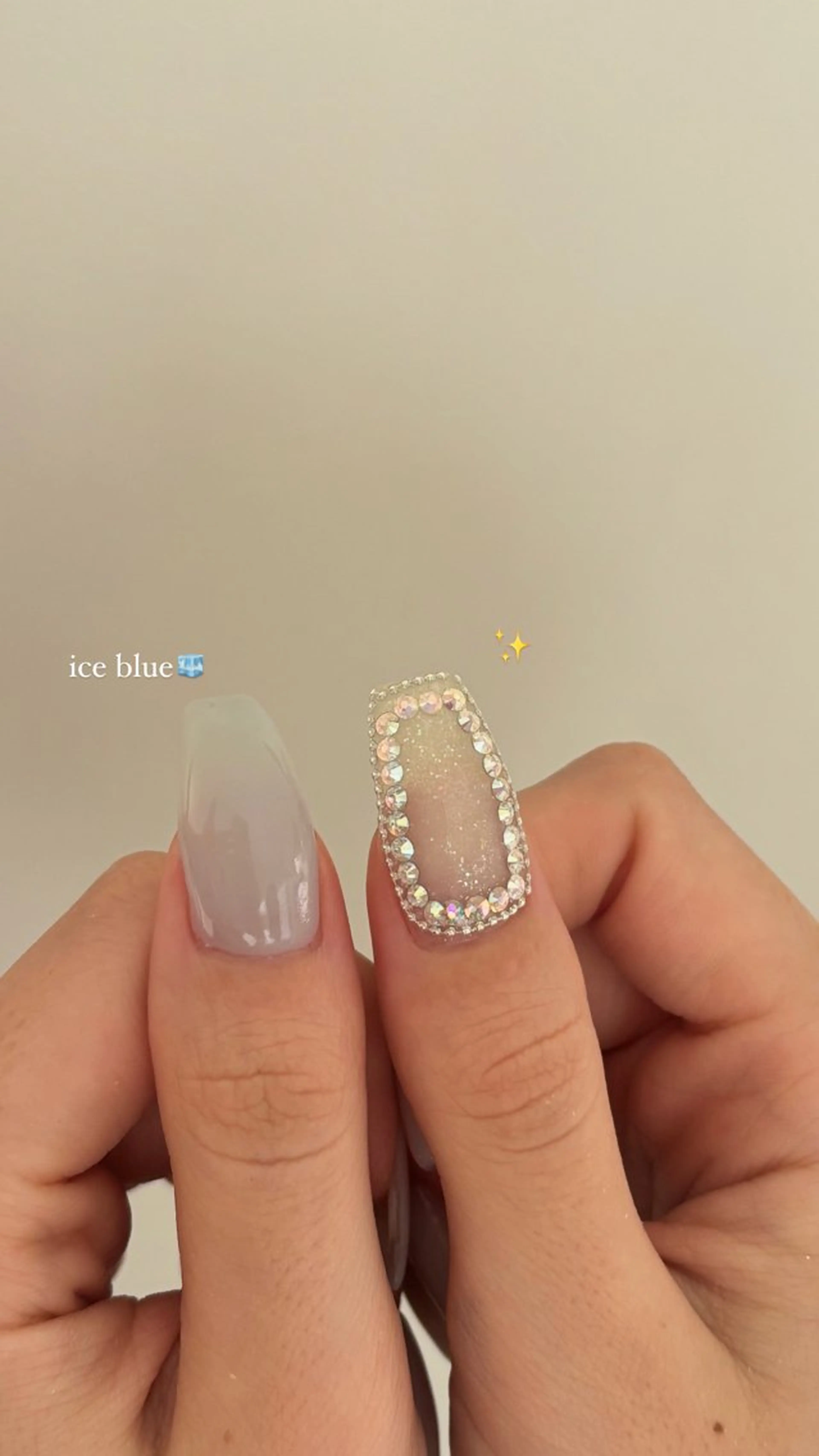 ネイル ブルー キラキラネイル ハンドネイル Maede Kanaのネイルデザイン