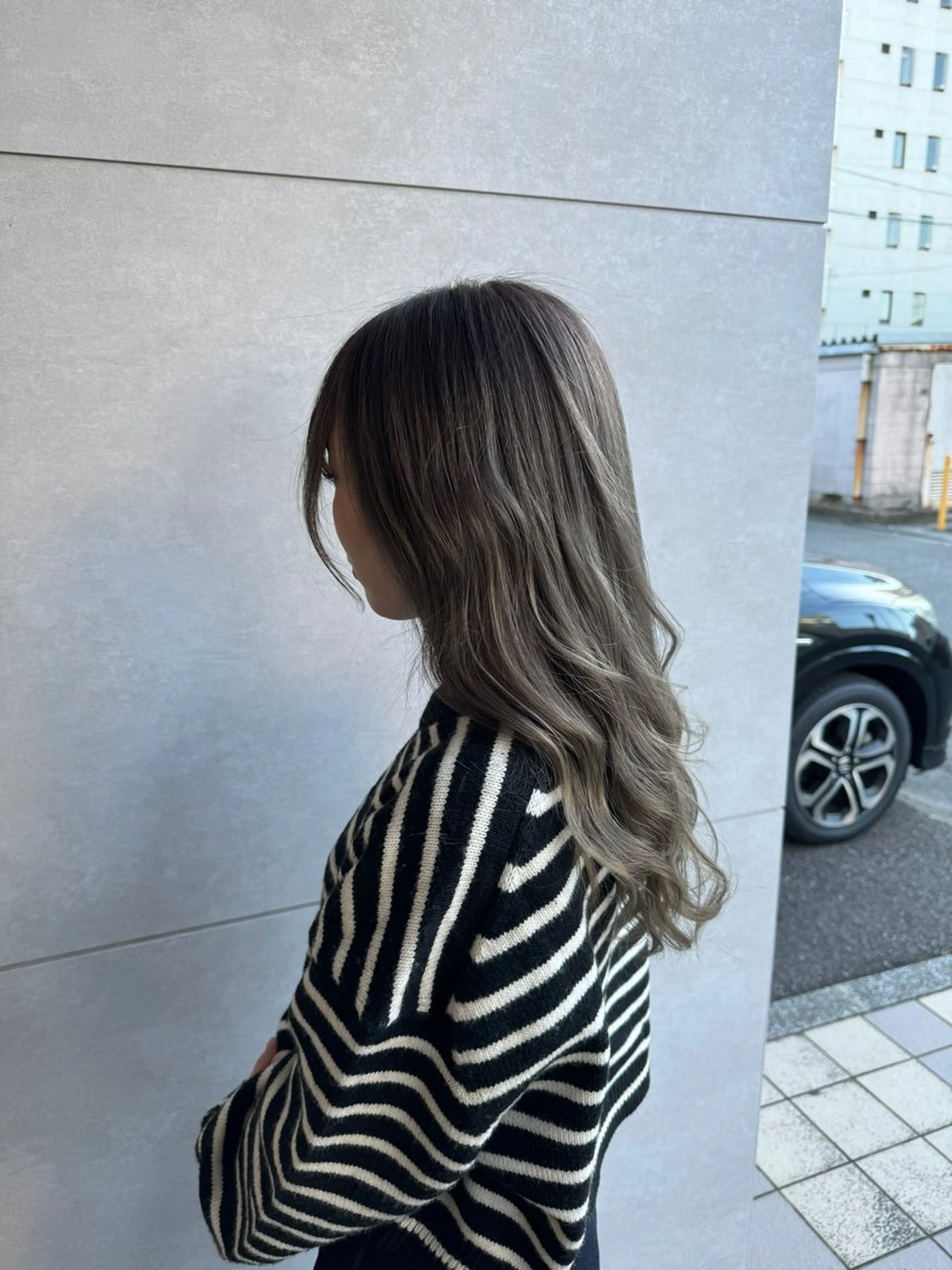 ロング カラー ブリーチ 透明感カラー グレージュ 杉村 佑希のヘアスタイル