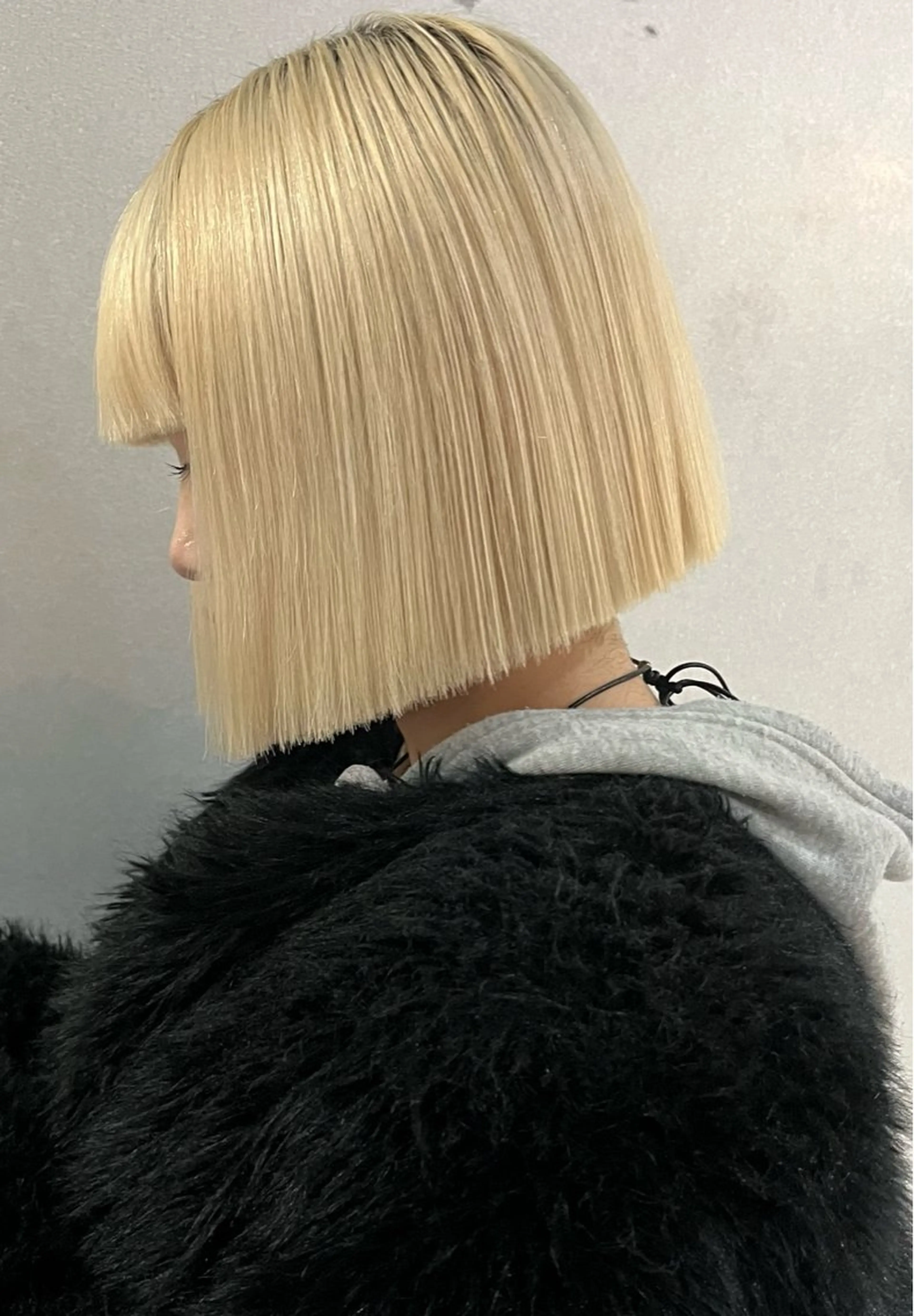 ショート カラー 切りっぱなしボブ ブリーチ ブロンド ボブ 韓国風ヘア カット ヘアカラー 韓国ボブ/ハッシュ カットKIRAのヘアスタイル