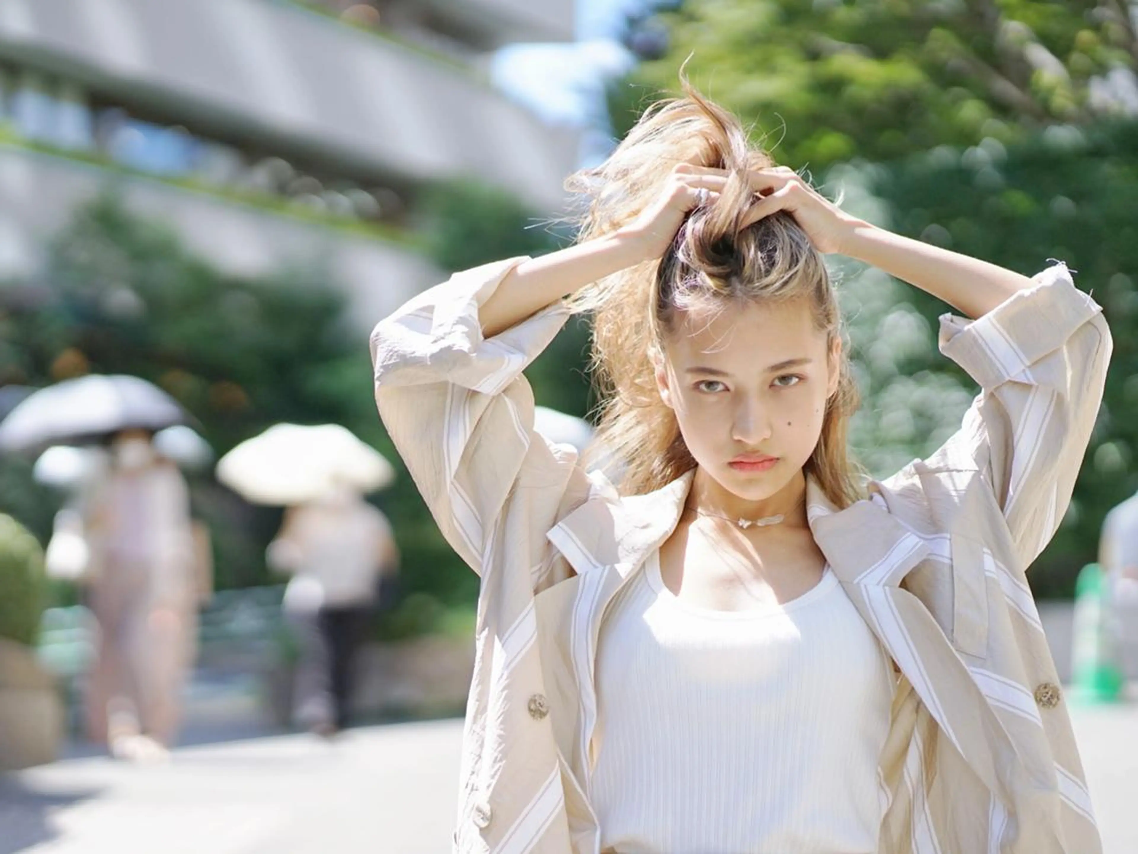 セミロング カラー パーマ ヘアアレンジ アディクシーカラー アッシュ バレイヤージュ ベージュカラー ブリーチ newi grande 横浜店のヘアスタイル