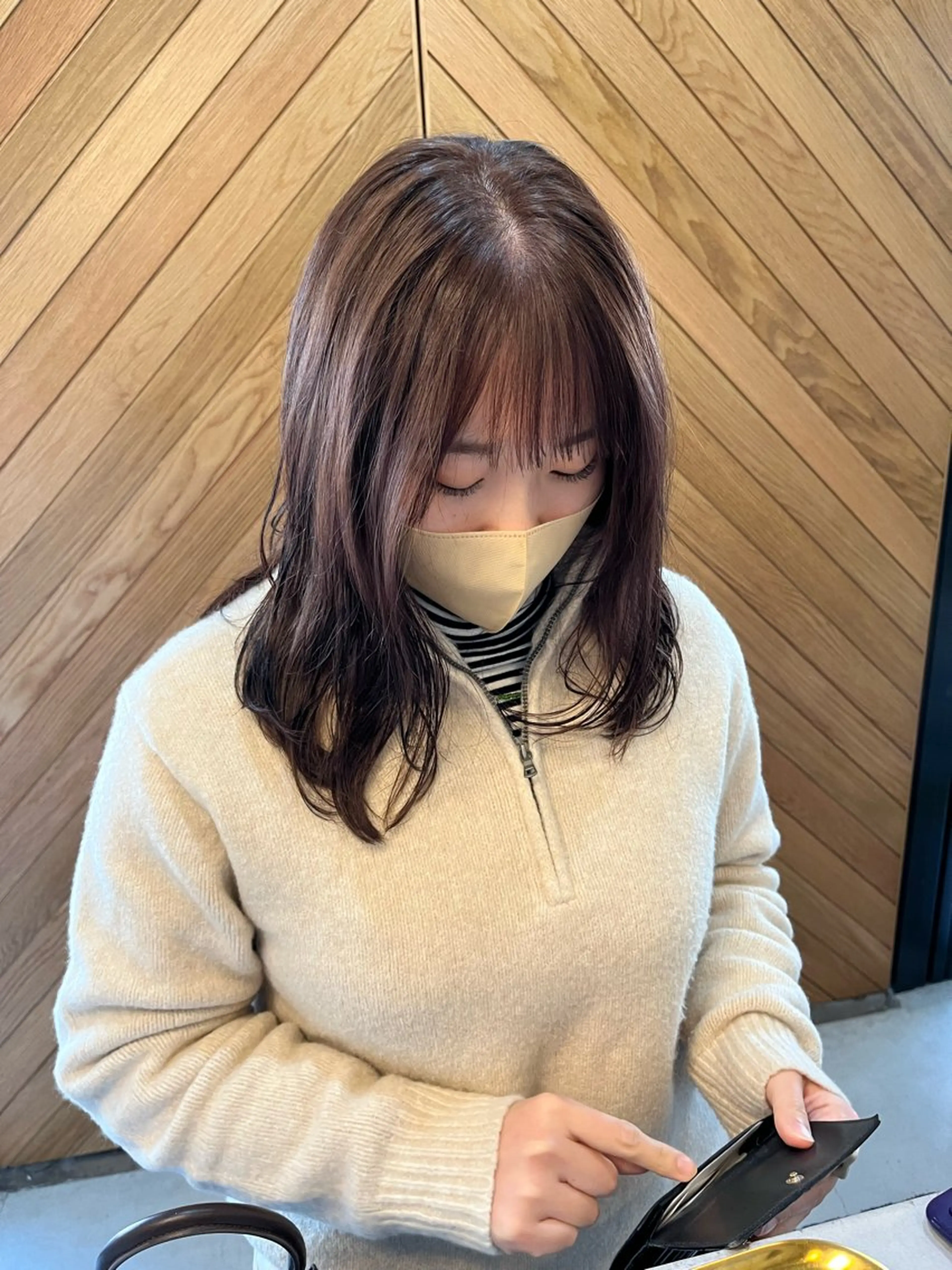 ミディアム ラベンダーブラウン 神谷 夏帆のヘアスタイル