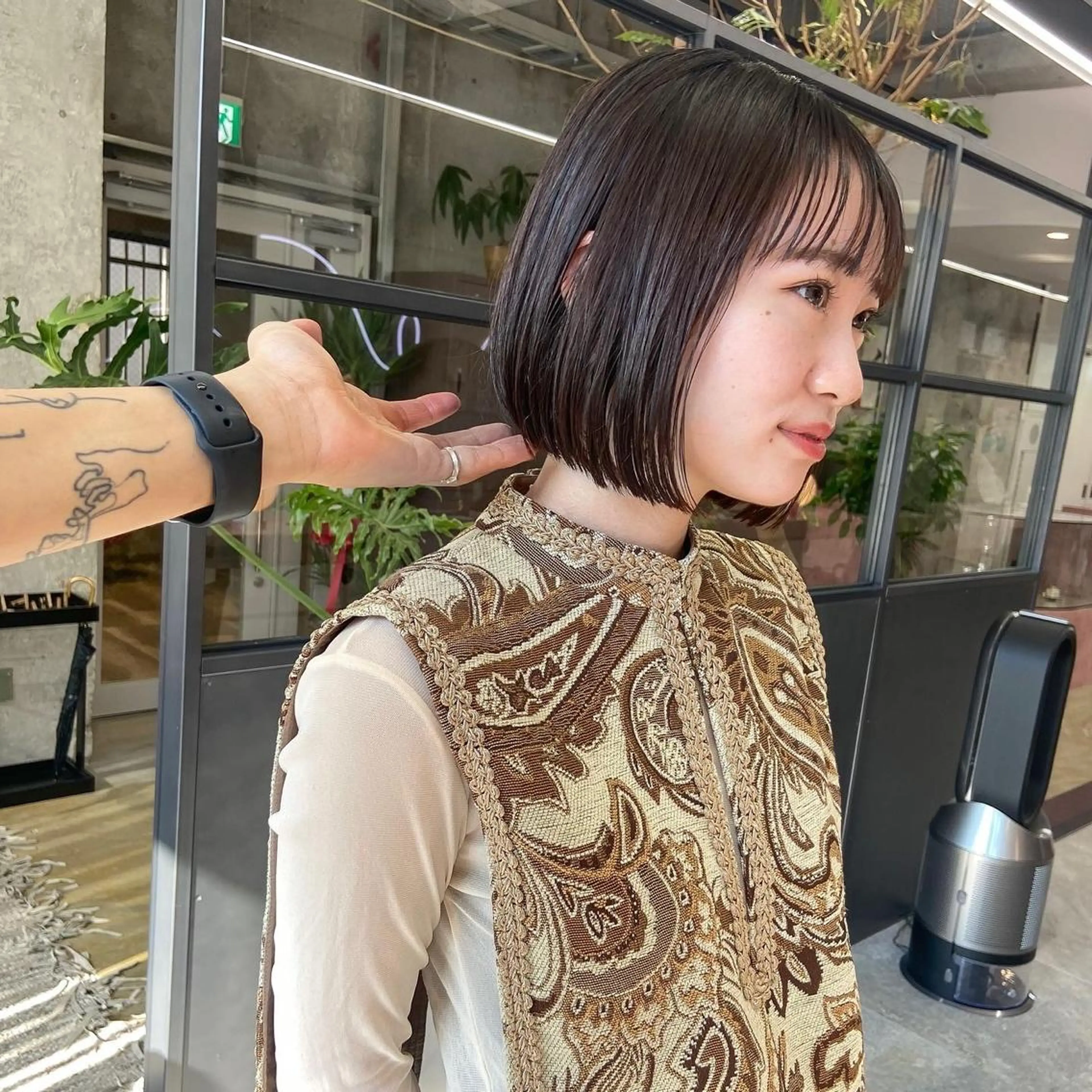 ミディアム ボブ カット ヘアカラー トリートメント 岡本康平/ボブ /ブリーチ/レイヤーのヘアスタイル