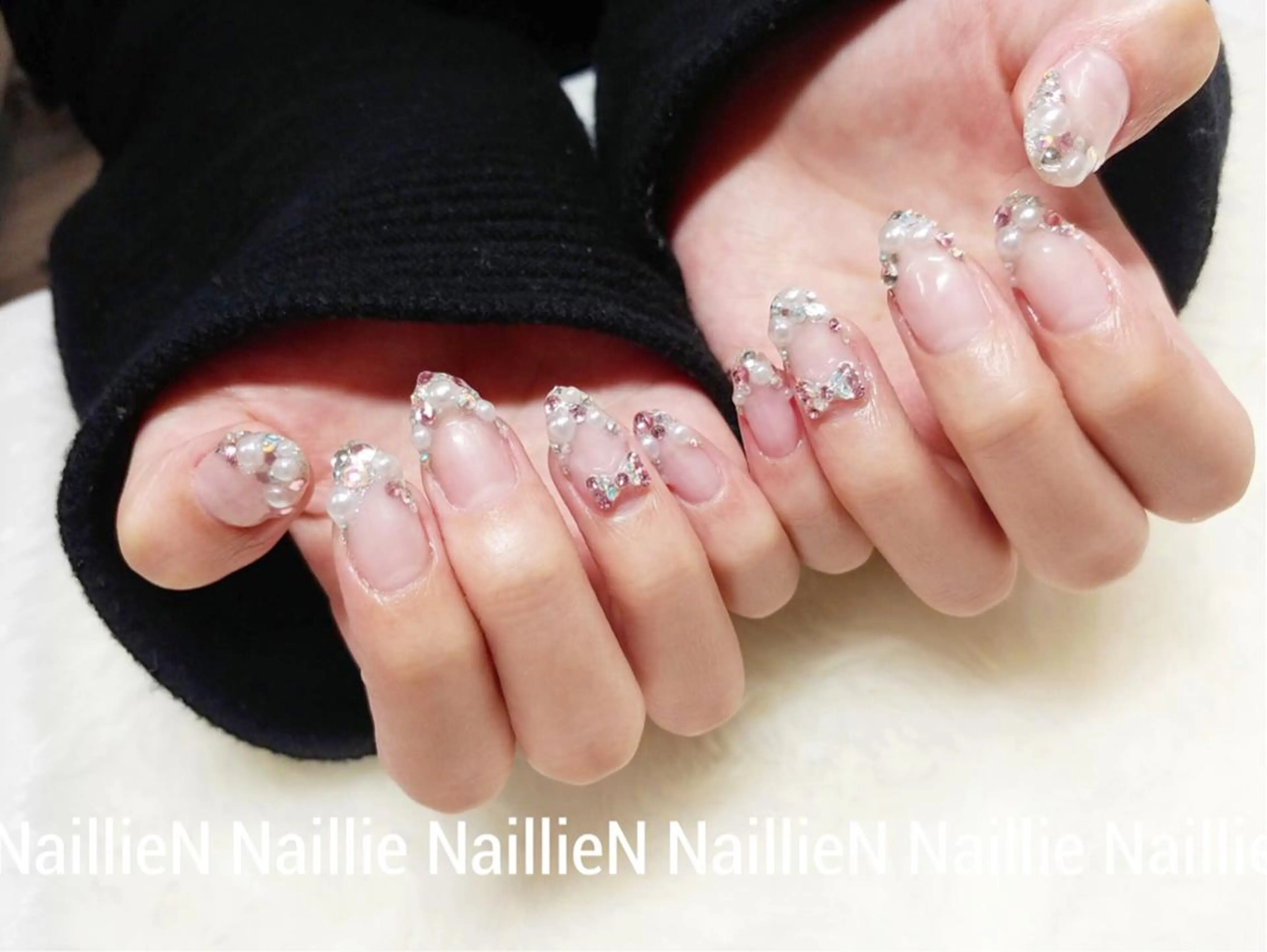 ネイル フレンチネイル ストーンネイル Nail lieNのネイルデザイン