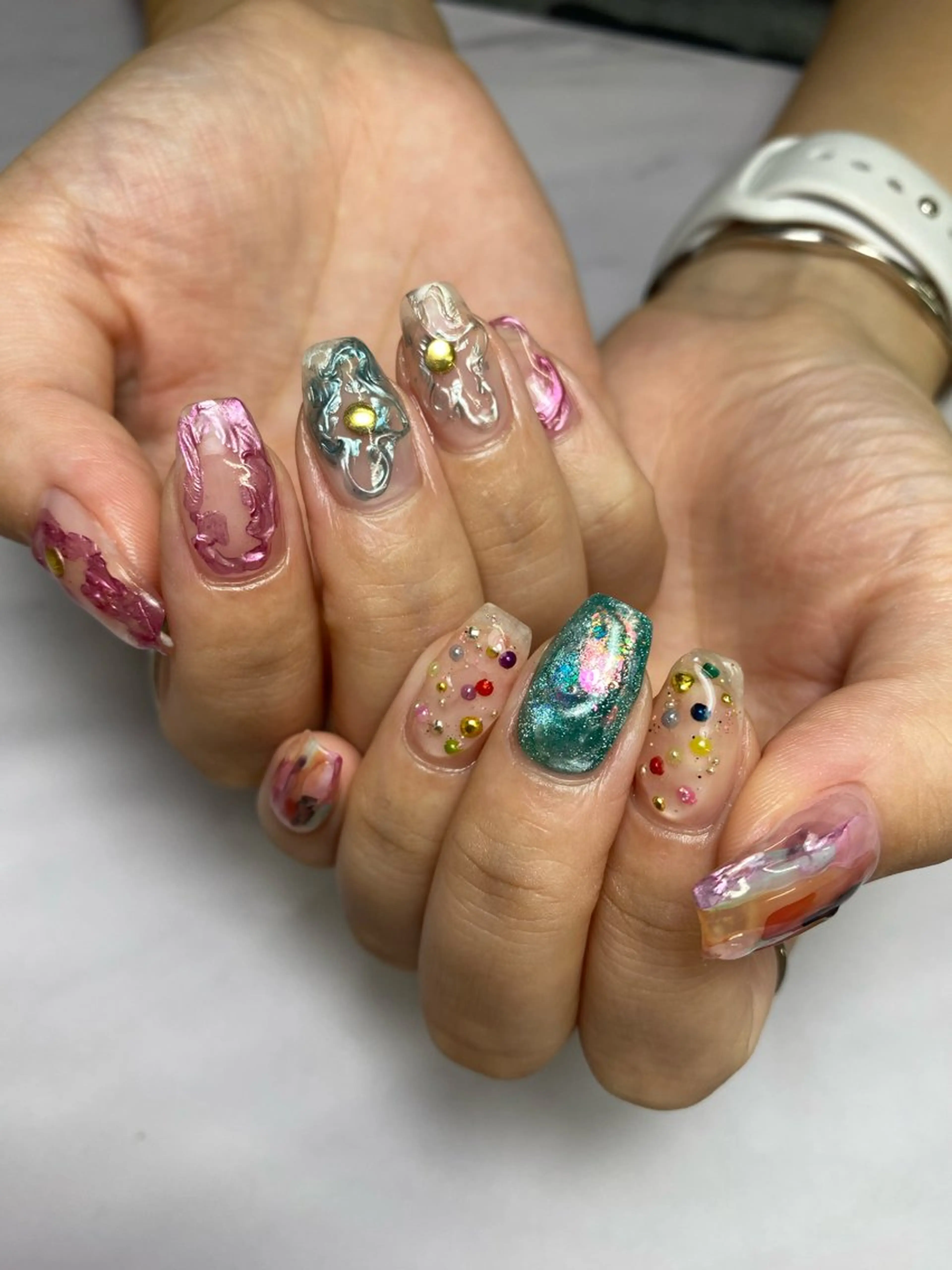 ネイル 成人式 フレンチネイル ジェルネイル ガーリー マグネットネイル ハンドネイル 草加ニュアンスネイル 🌚hersのネイルデザイン