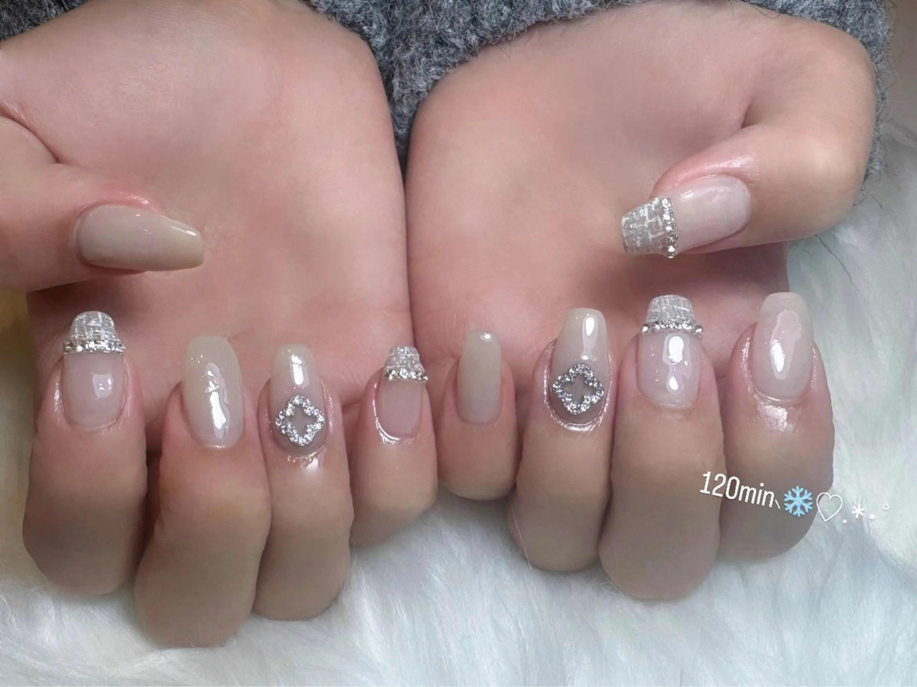 ネイル キラキラネイル ツイードネイル ハンドネイル よこやま🐩💭 eight nailのネイルデザイン