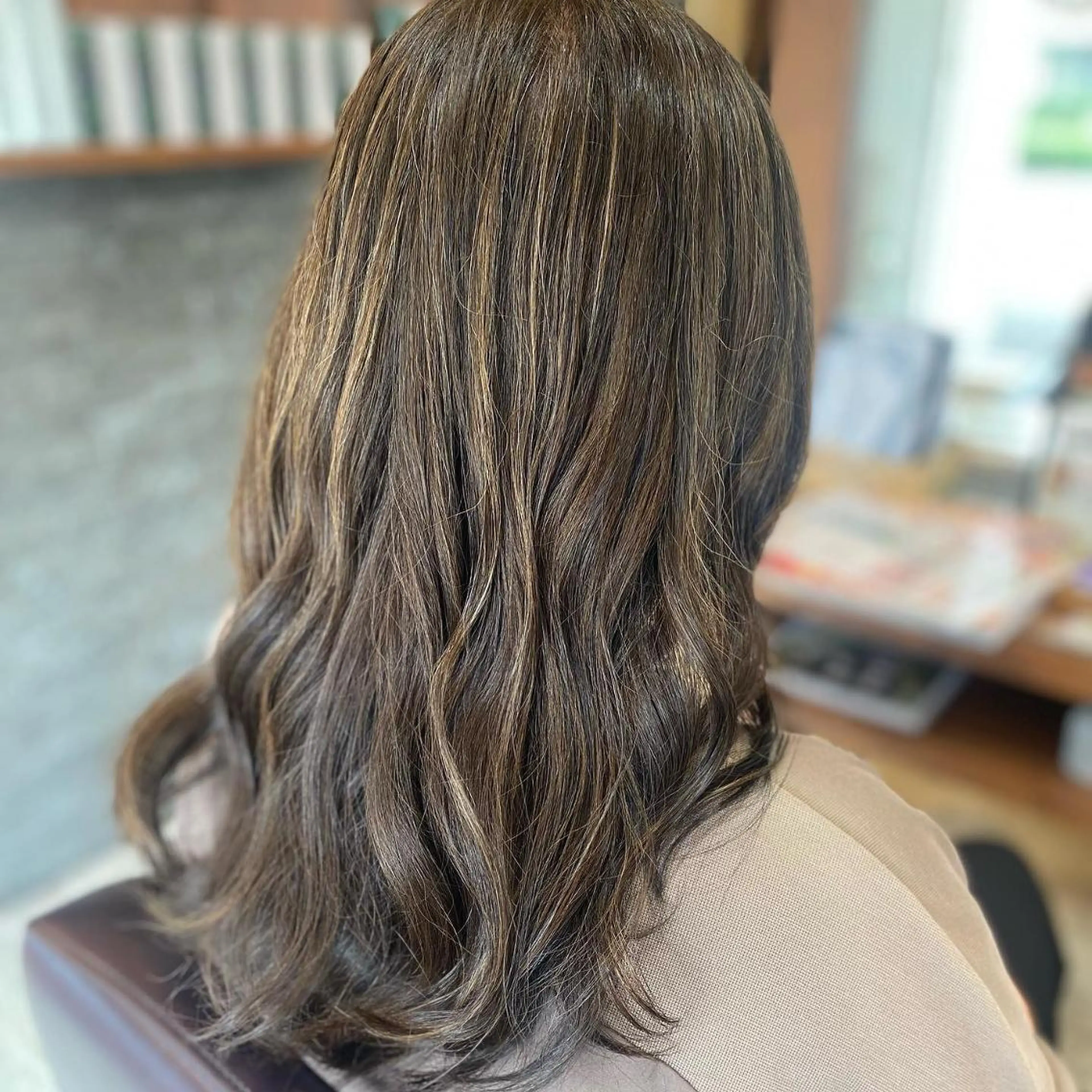 セミロング 加藤 実穂のヘアスタイル