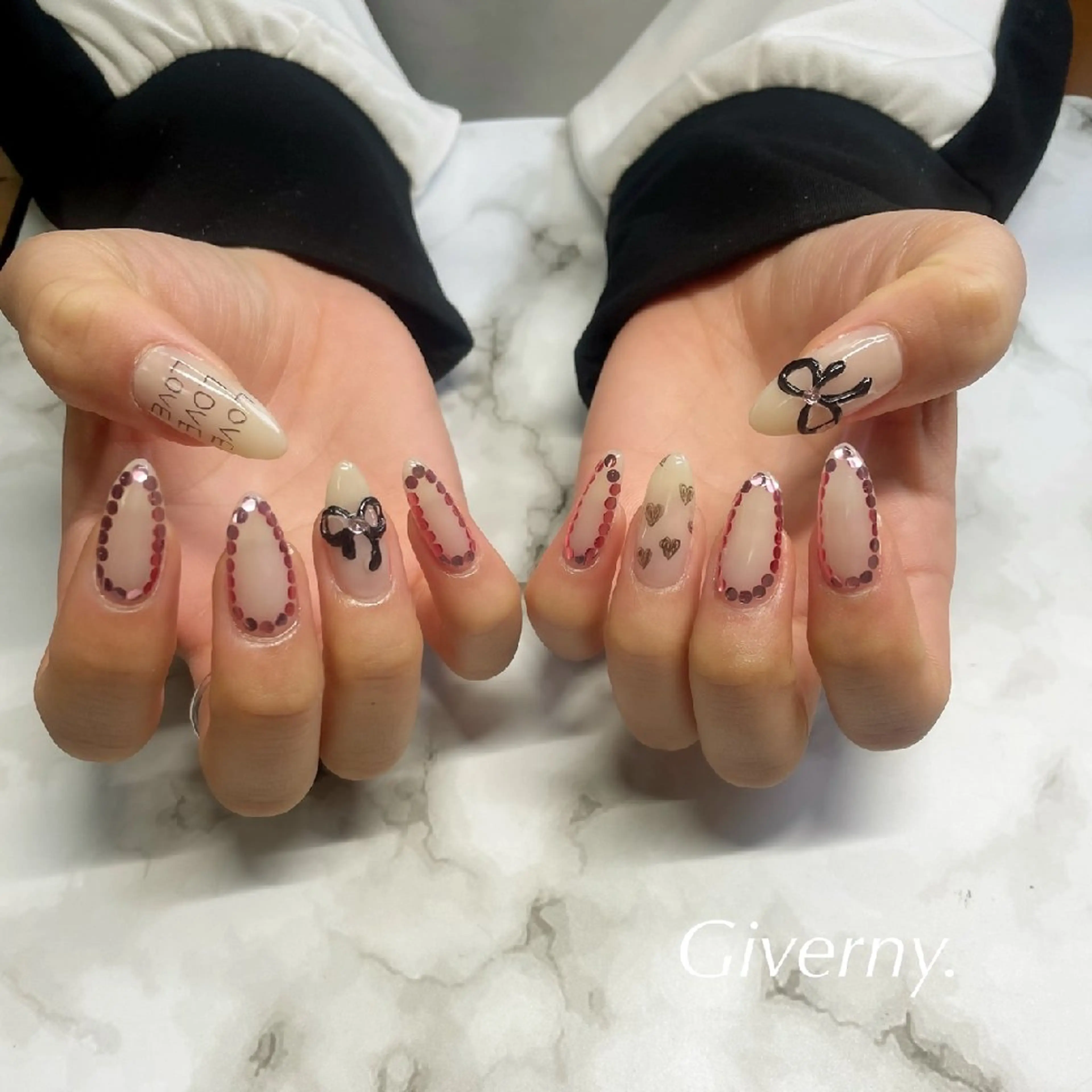 ネイル リボン ハンドネイル Giverny .のネイルデザイン