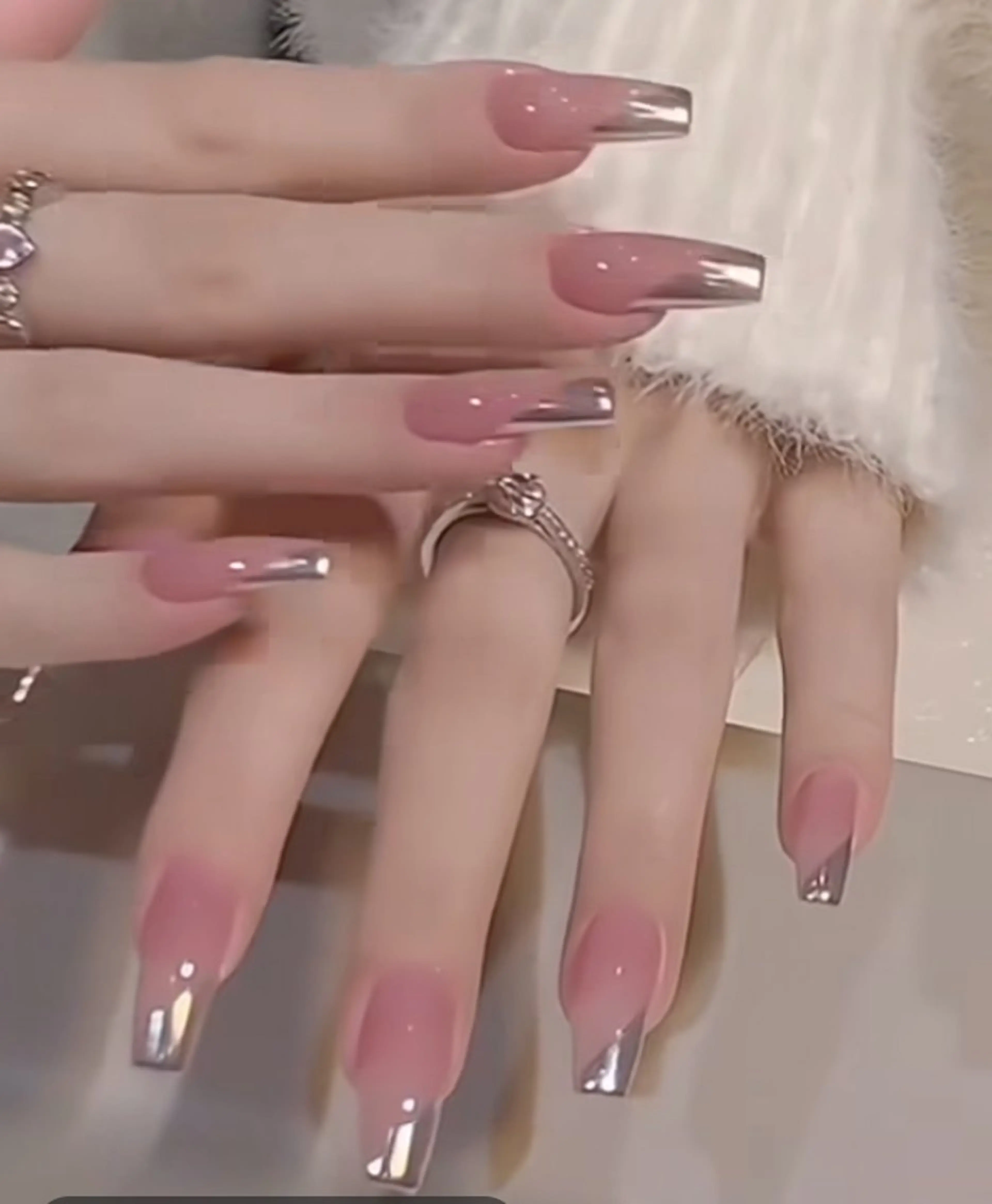 ネイル フレンチネイル Hina ネイルサロンのネイルデザイン