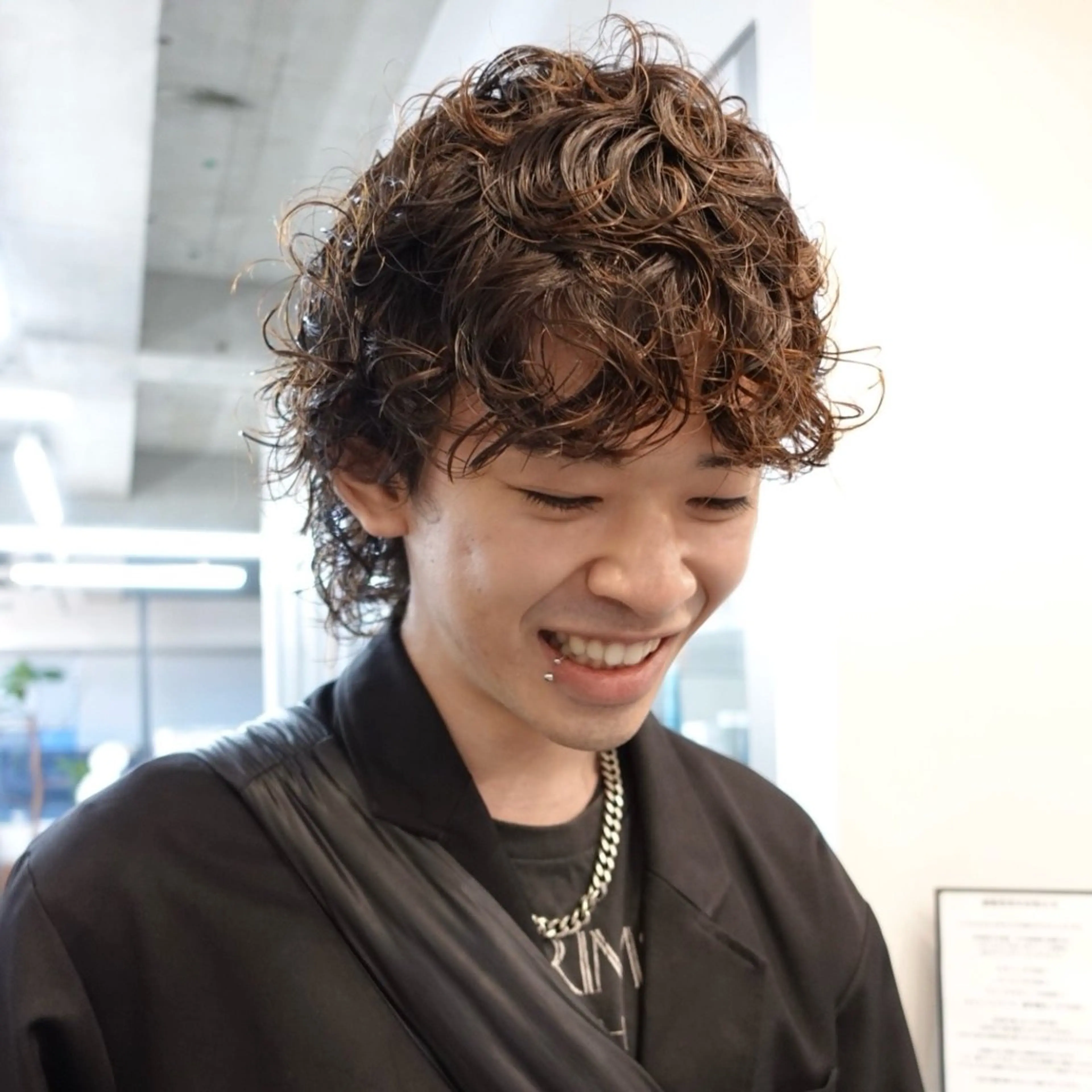 ショート パーマ ヘアアレンジ メンズ マッシュウルフ マッシュ メンズパーマ メンズウルフカット ウルフカット カット パーマ 🌐サトウ リョウ🌐のヘアスタイル