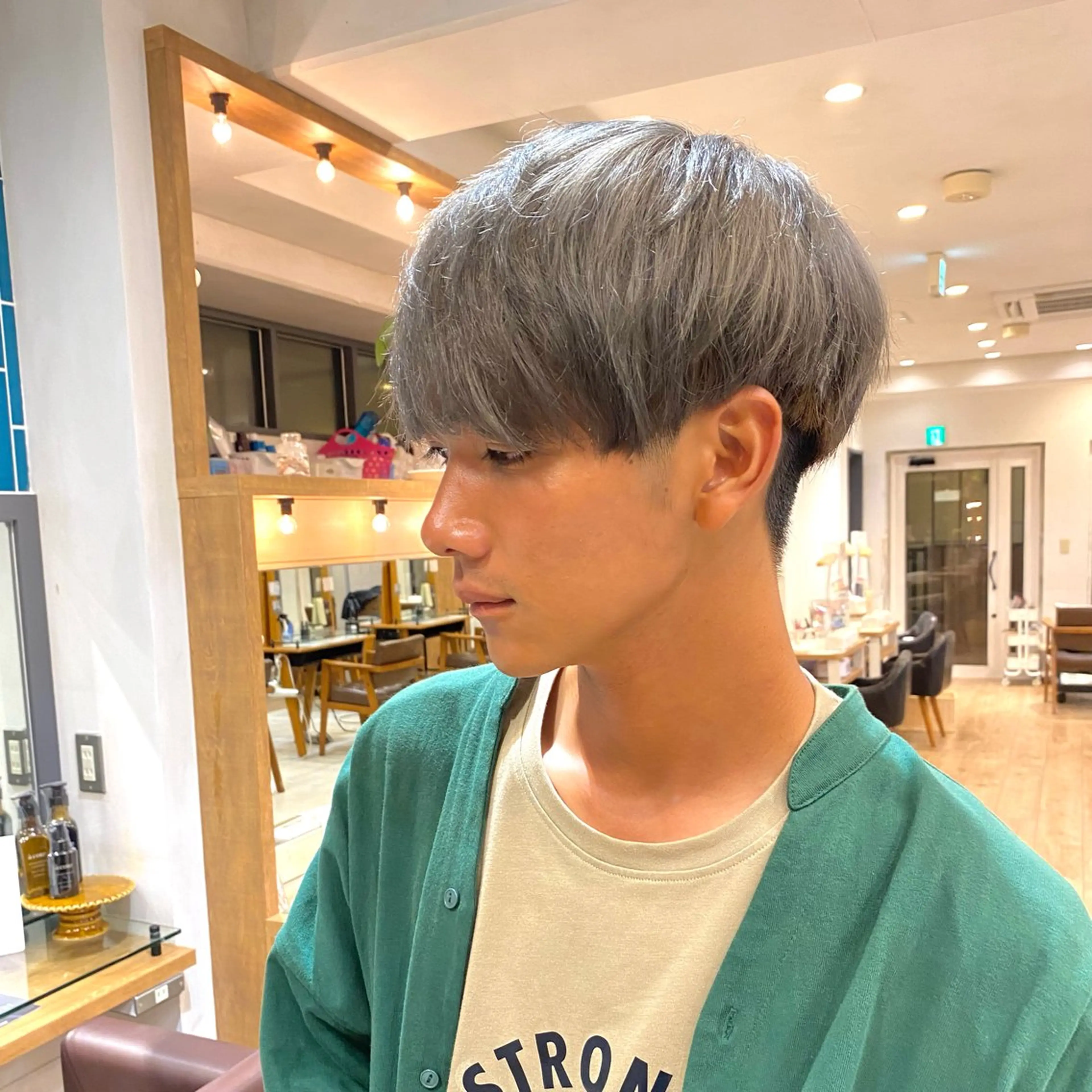 カラー メンズ マッシュ 刈り上げ シルバー 🌈【曲がる縮毛矯正 】🌈益子卓馬のヘアスタイル