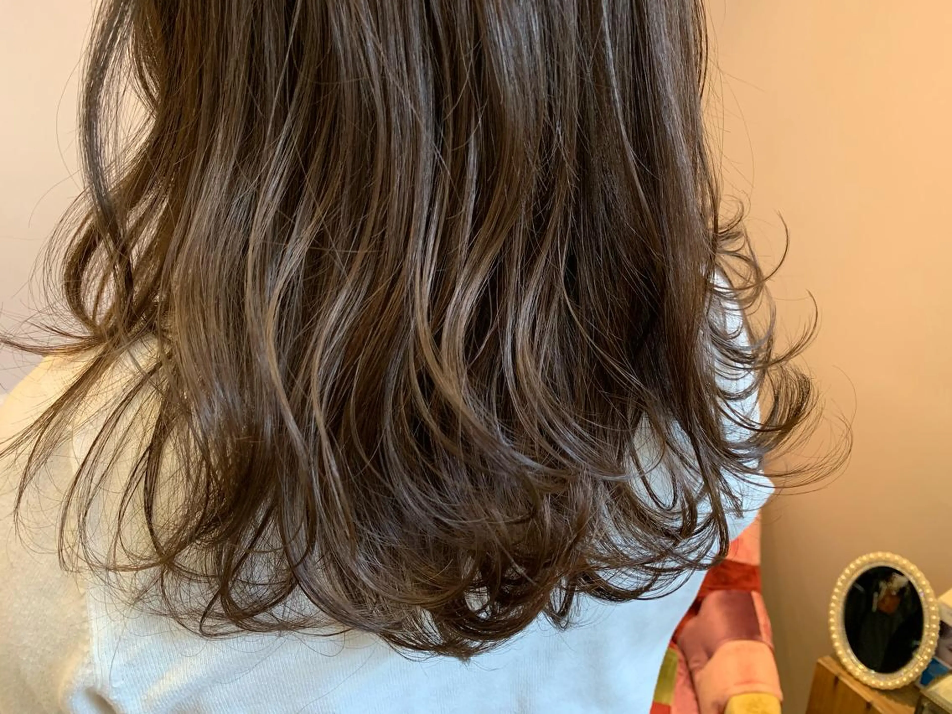 セミロング カラー アッシュ 鈴木 麻希のヘアスタイル