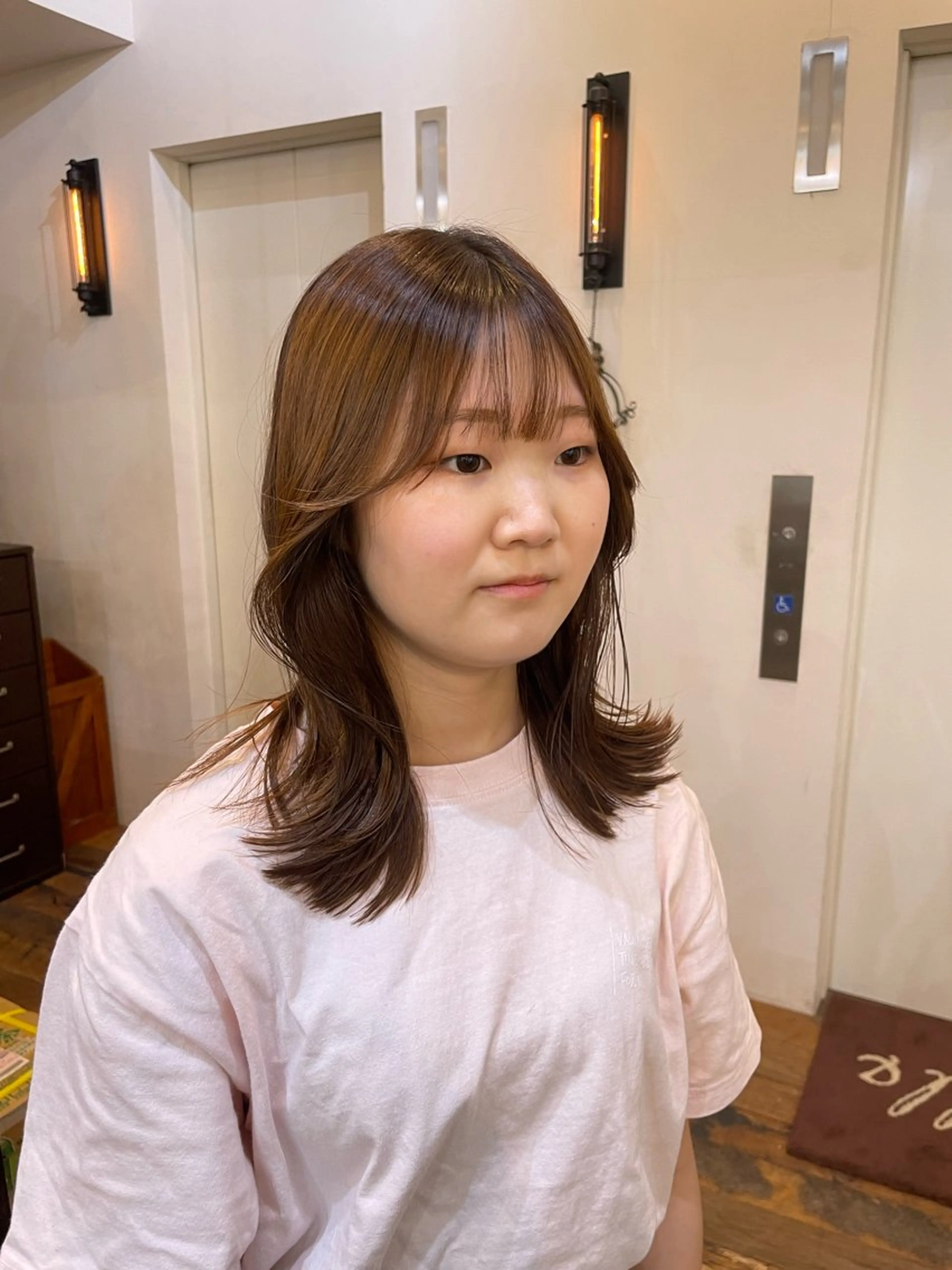 セミロング くびれヘア レイヤーカット ローレイヤー シースルーバング 似合わせカット‪// 鶴我万唯華のヘアスタイル