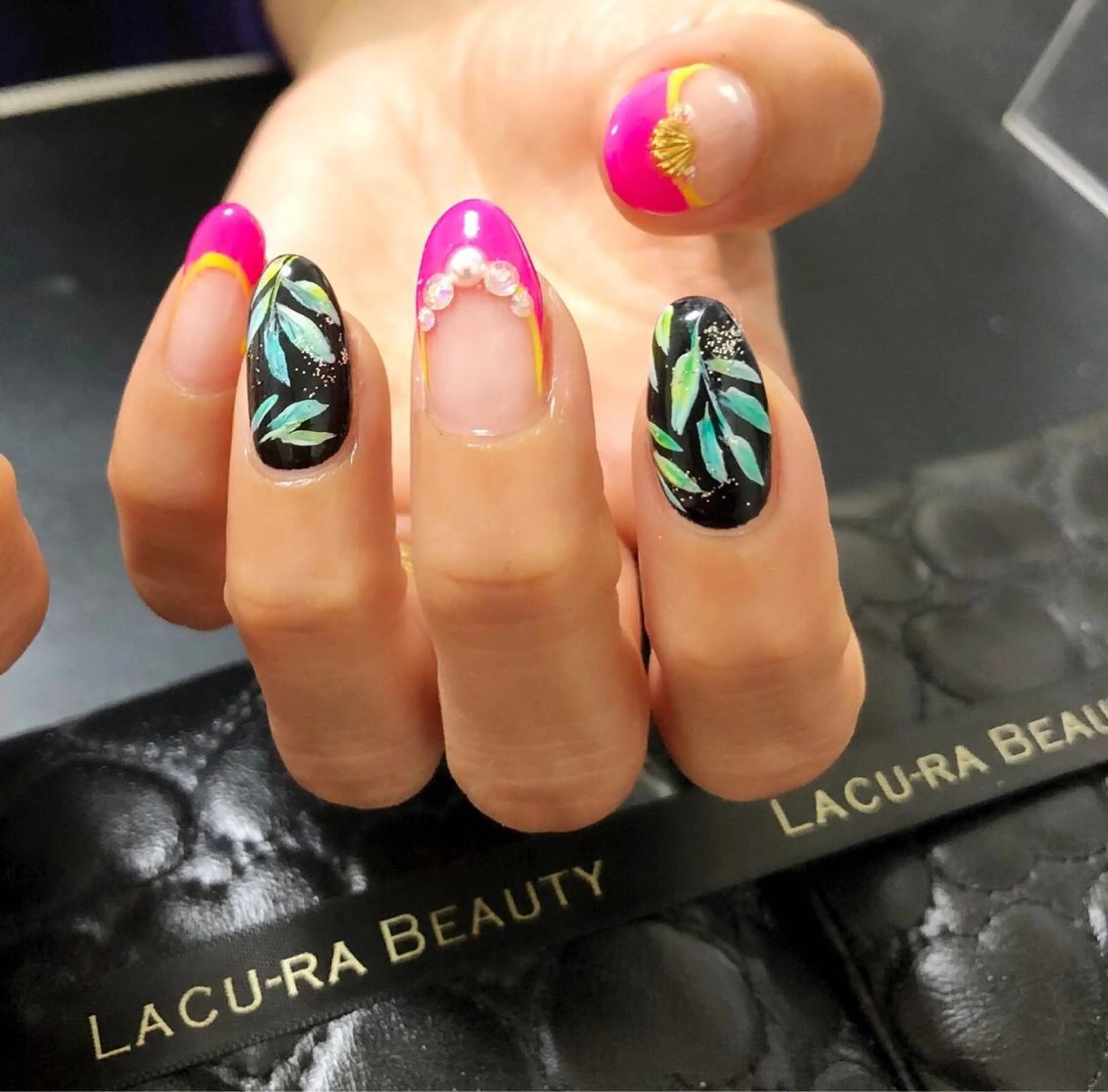 ネイル 小顔と腸の専門店 ラクーラビューティのエステ・リラクイメージ