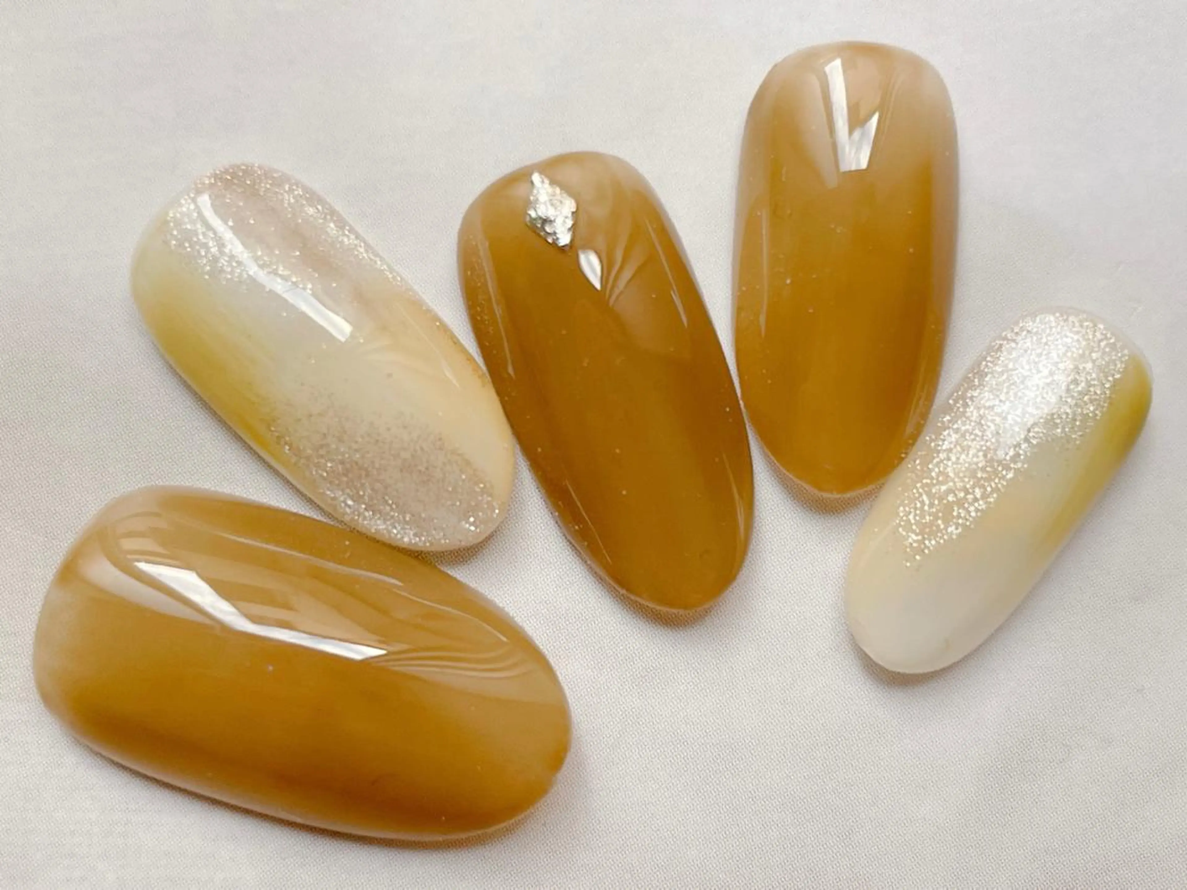 ミディアム ネイル Nagumo Mのネイルデザイン