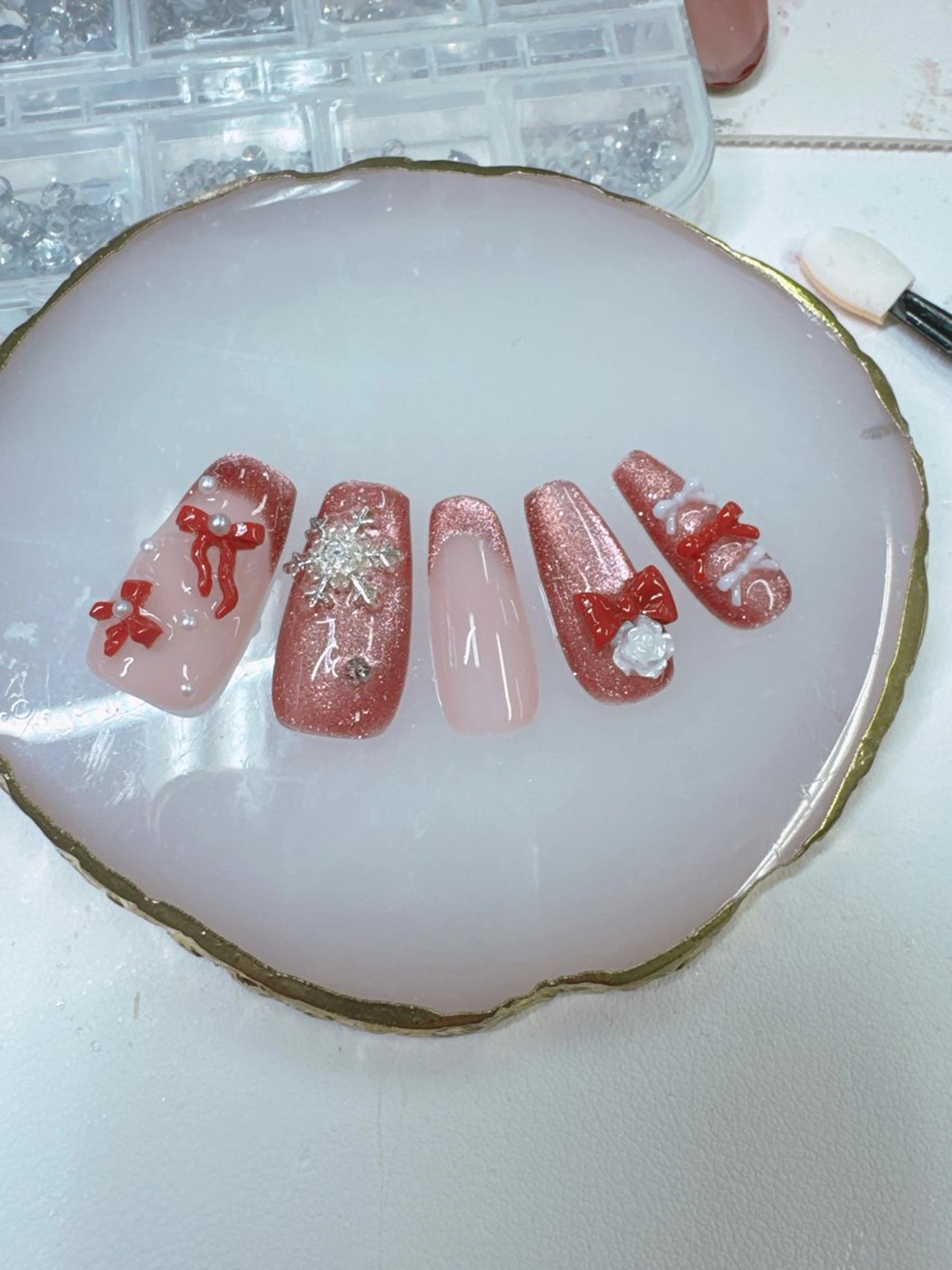 ネイル ボルドー ジェルネイル キラキラネイル ロングネイル マグネットネイル ハンドネイル Queeens nailのネイルデザイン