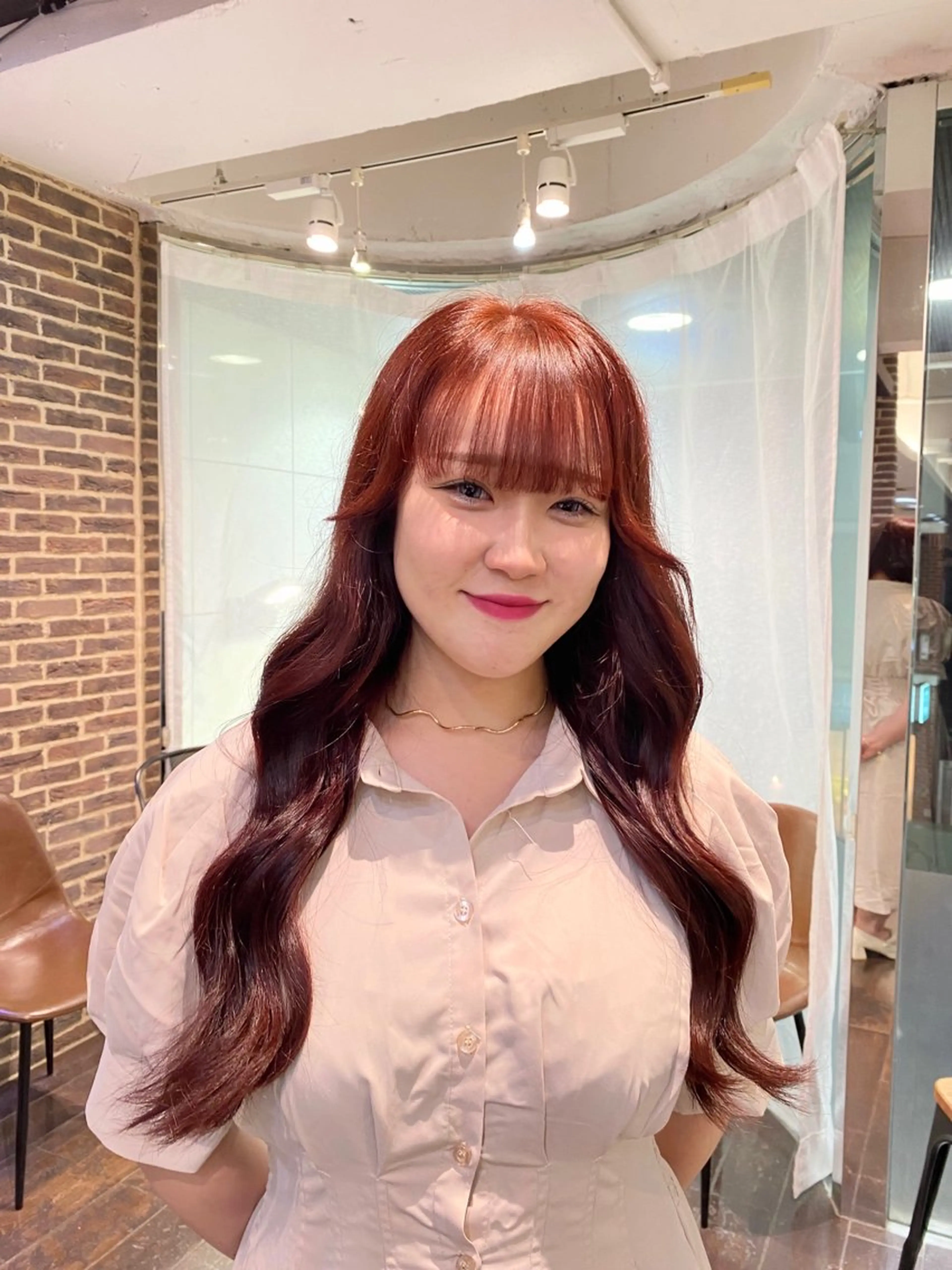 セミロング カラー セミロングパーマ ベージュカラー 黒髪 ブリーチ ブルーカラー ヘアカラー トリートメント ヘアセット パーマ　ネイル /コトミ🐸のネイルデザイン