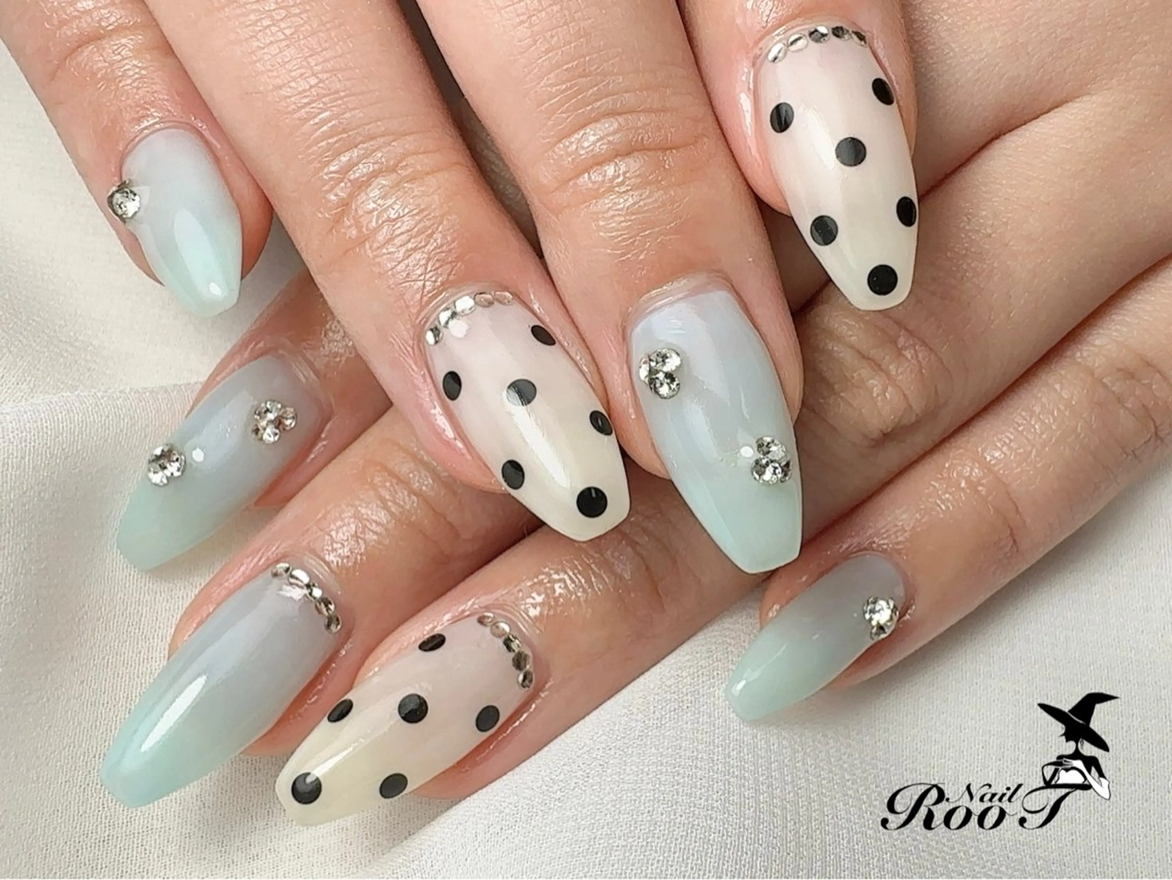 ネイル ドット ハンドネイル RooT Nailのネイルデザイン