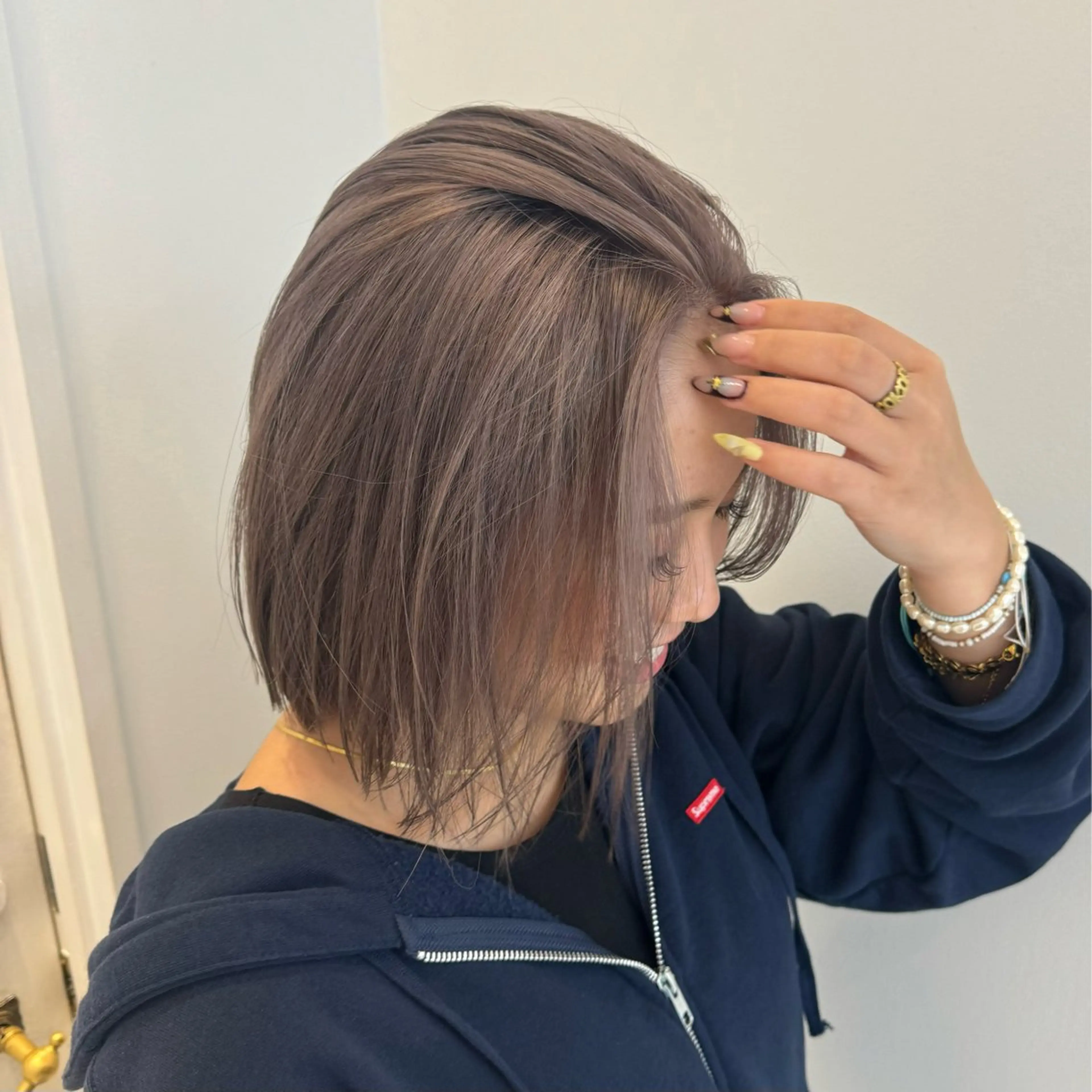 ミディアム カラー 🌼動き×透明感🩵 ハイトーン/ナナのヘアスタイル