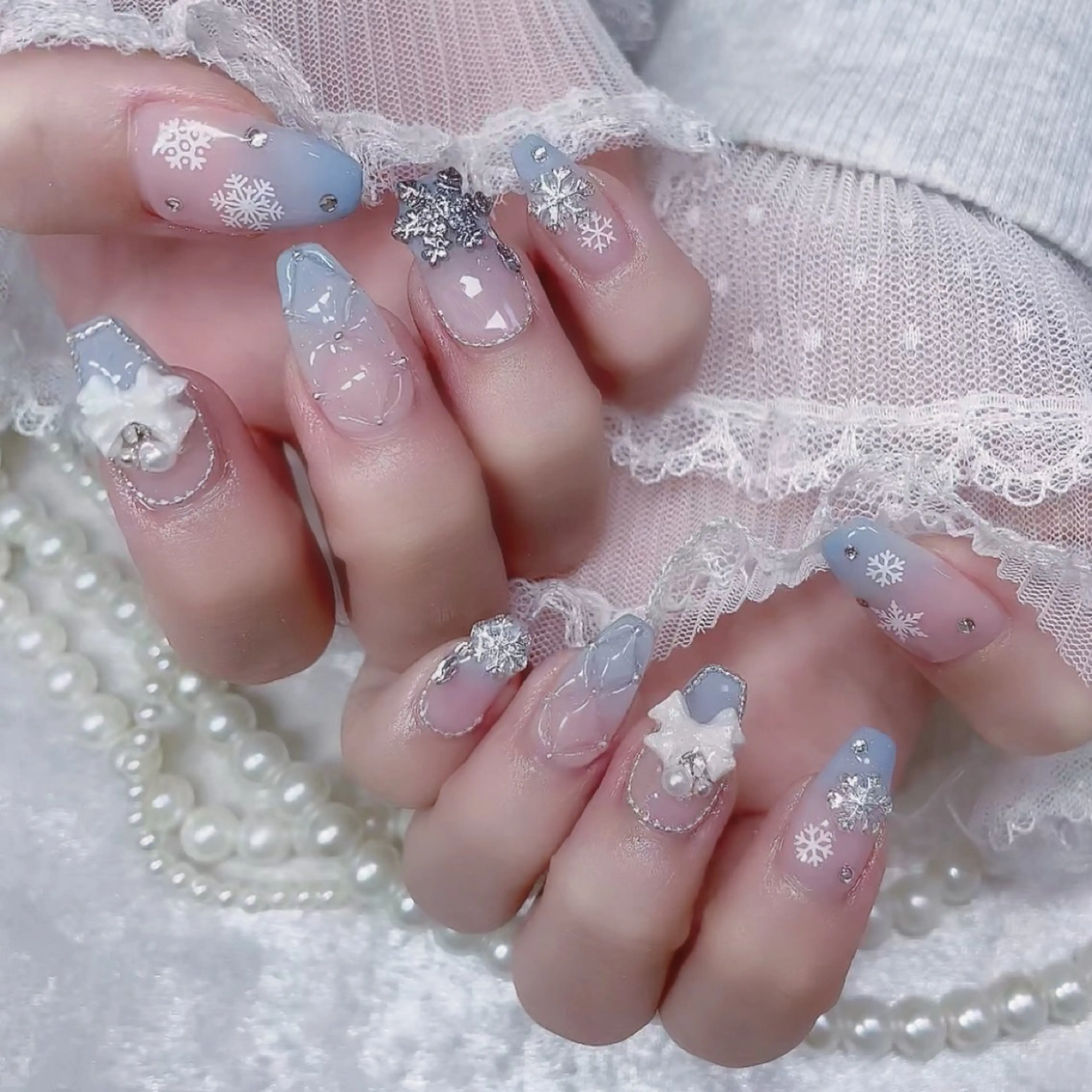 ネイル MINAMI໒꒱ Y2K、韓国ガーリーのネイルデザイン