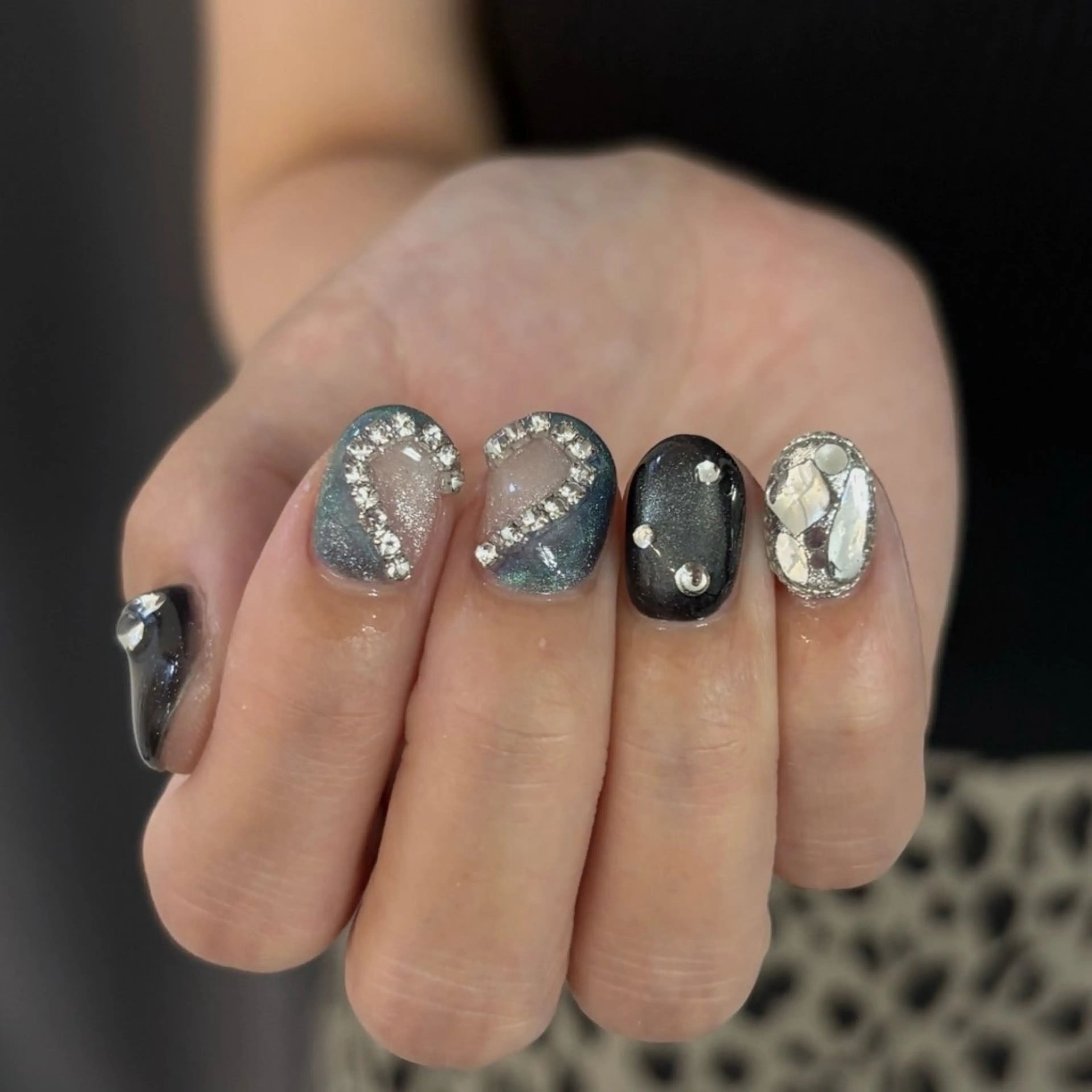 ネイル キラキラネイル マグネットネイル ハンドネイル 佐藤 渚紗のネイルデザイン