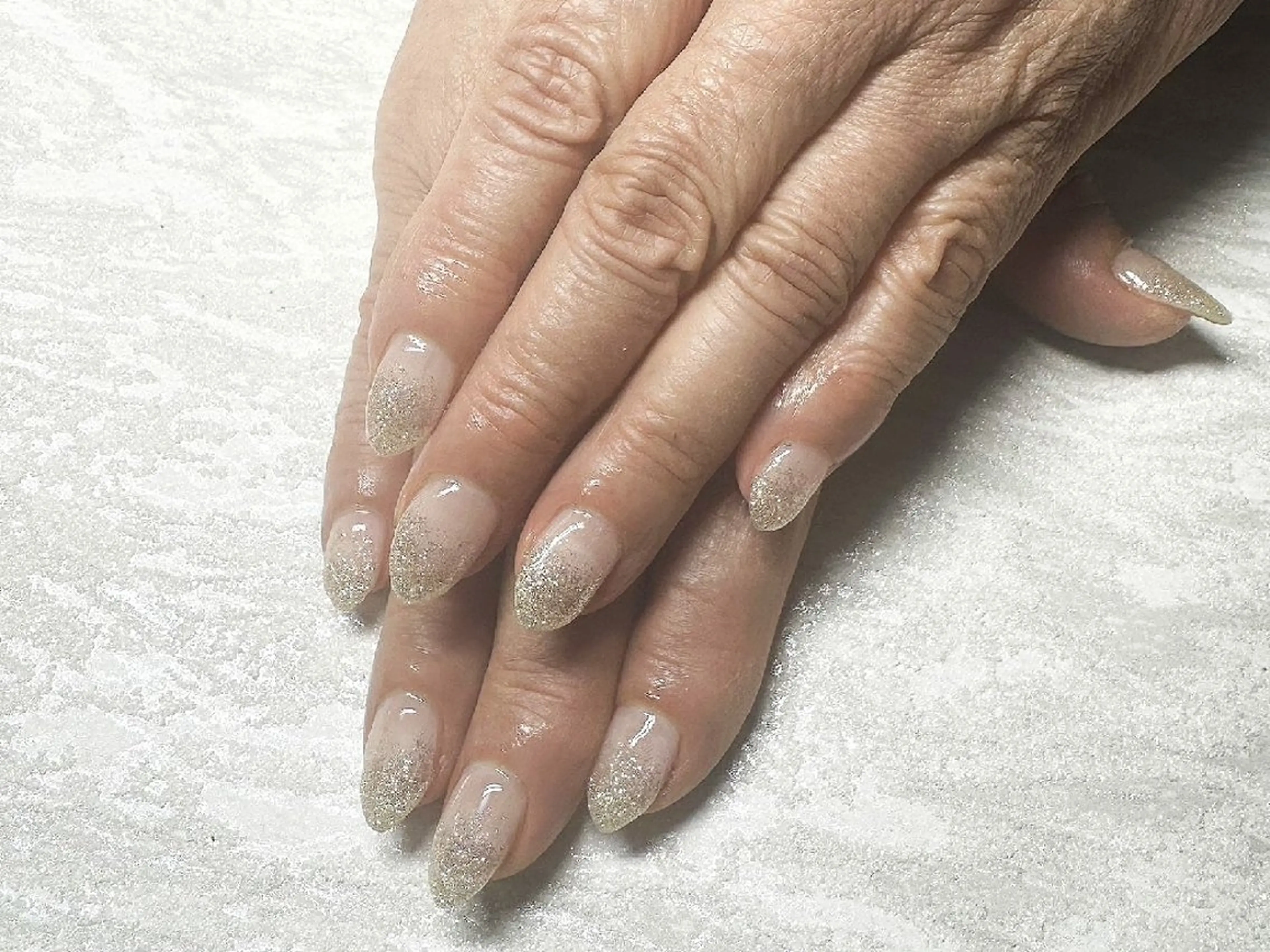 ネイル グラデーション 韓国ネイル ラメ(グリッター) ラメグラデーション シンプルネイル ハンドネイル JULIE NAILのネイルデザイン