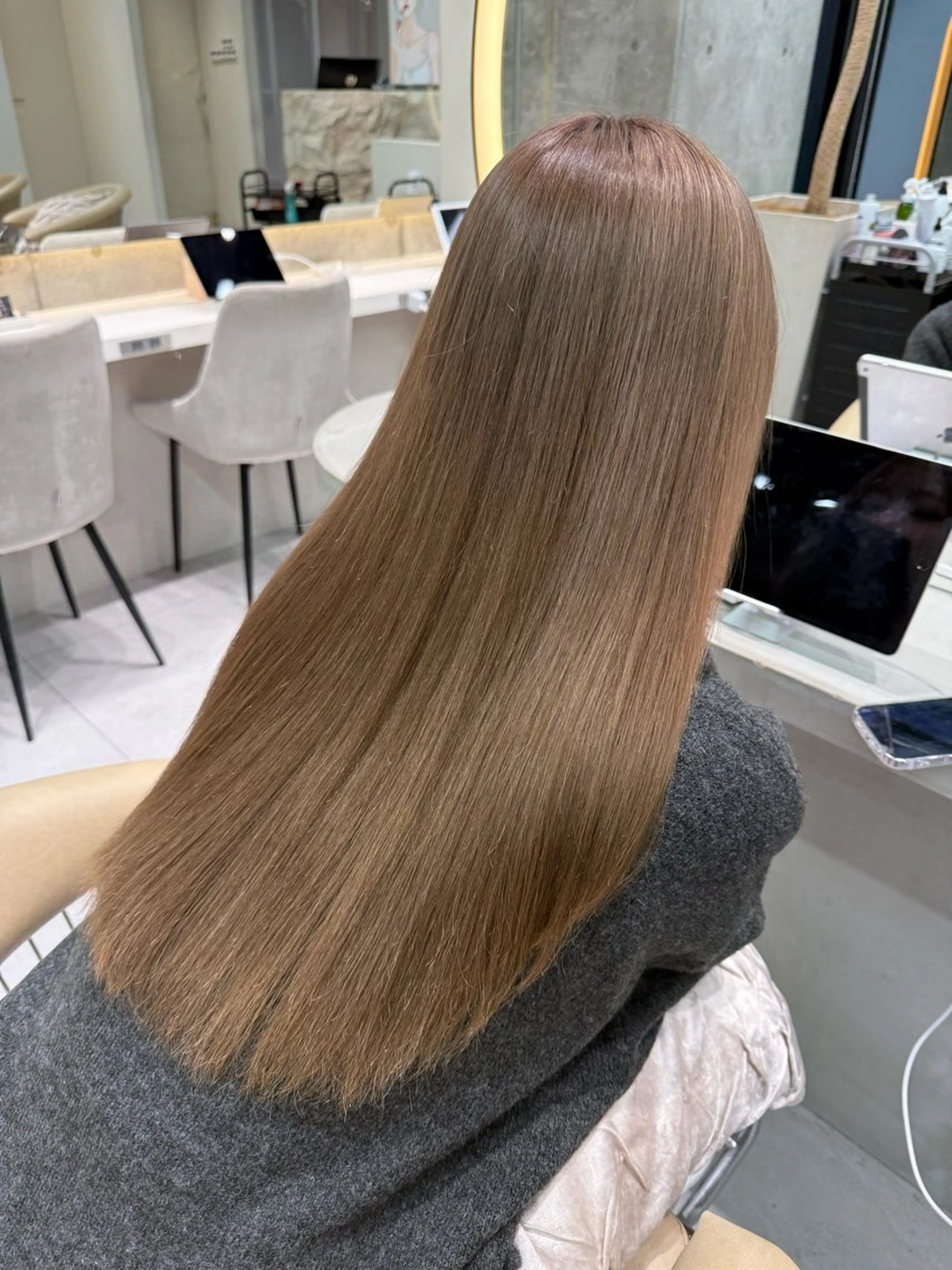 ロング カラー ヘアカラー shion 透明感カラーのヘアスタイル