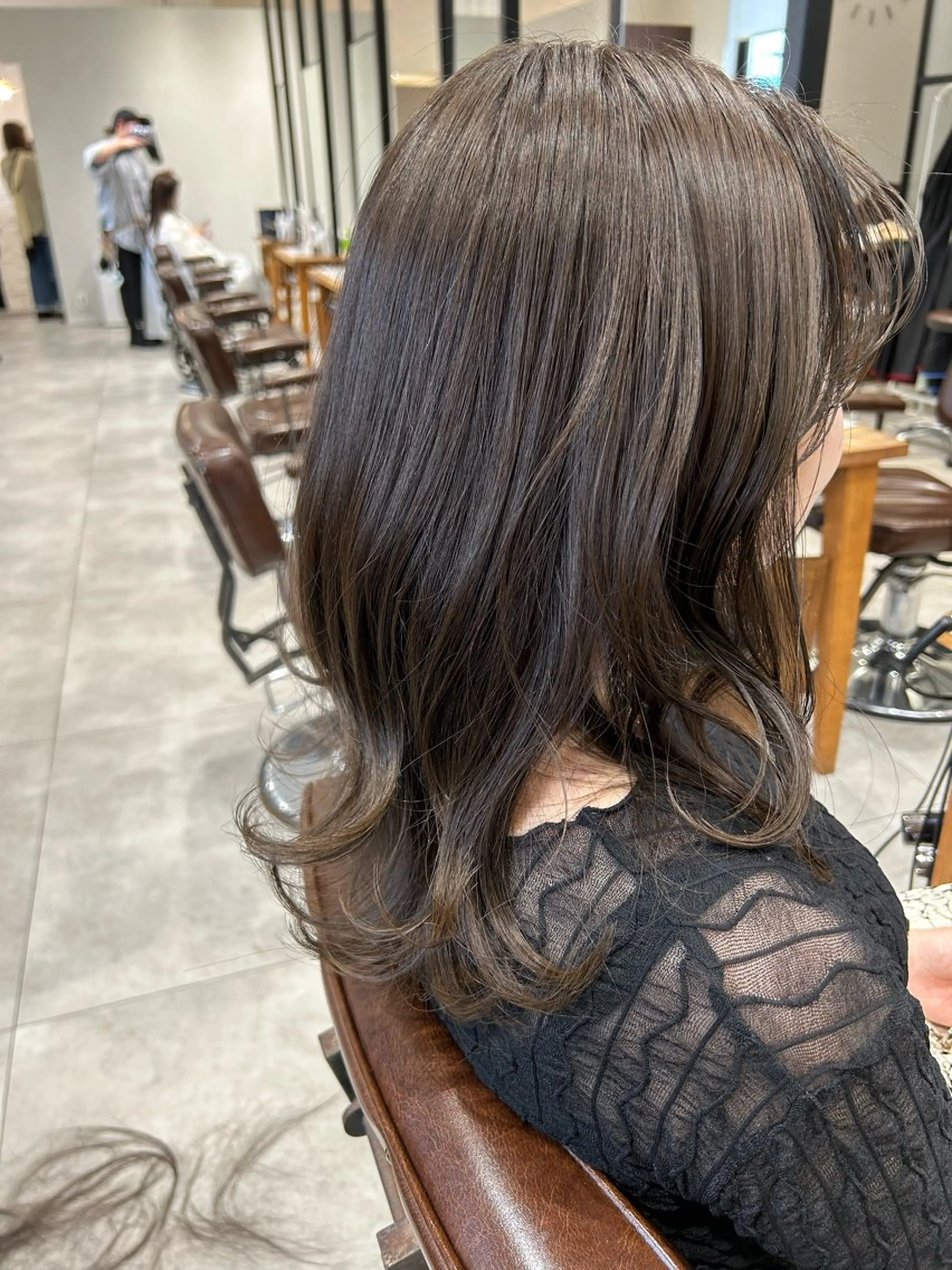 ミディアム カラー ベージュカラー ブリーチ ブリーチなしカラー オリーブベージュ カット ヘアカラー オリーブベージュ/ ブリーチなし透明感のヘアスタイル