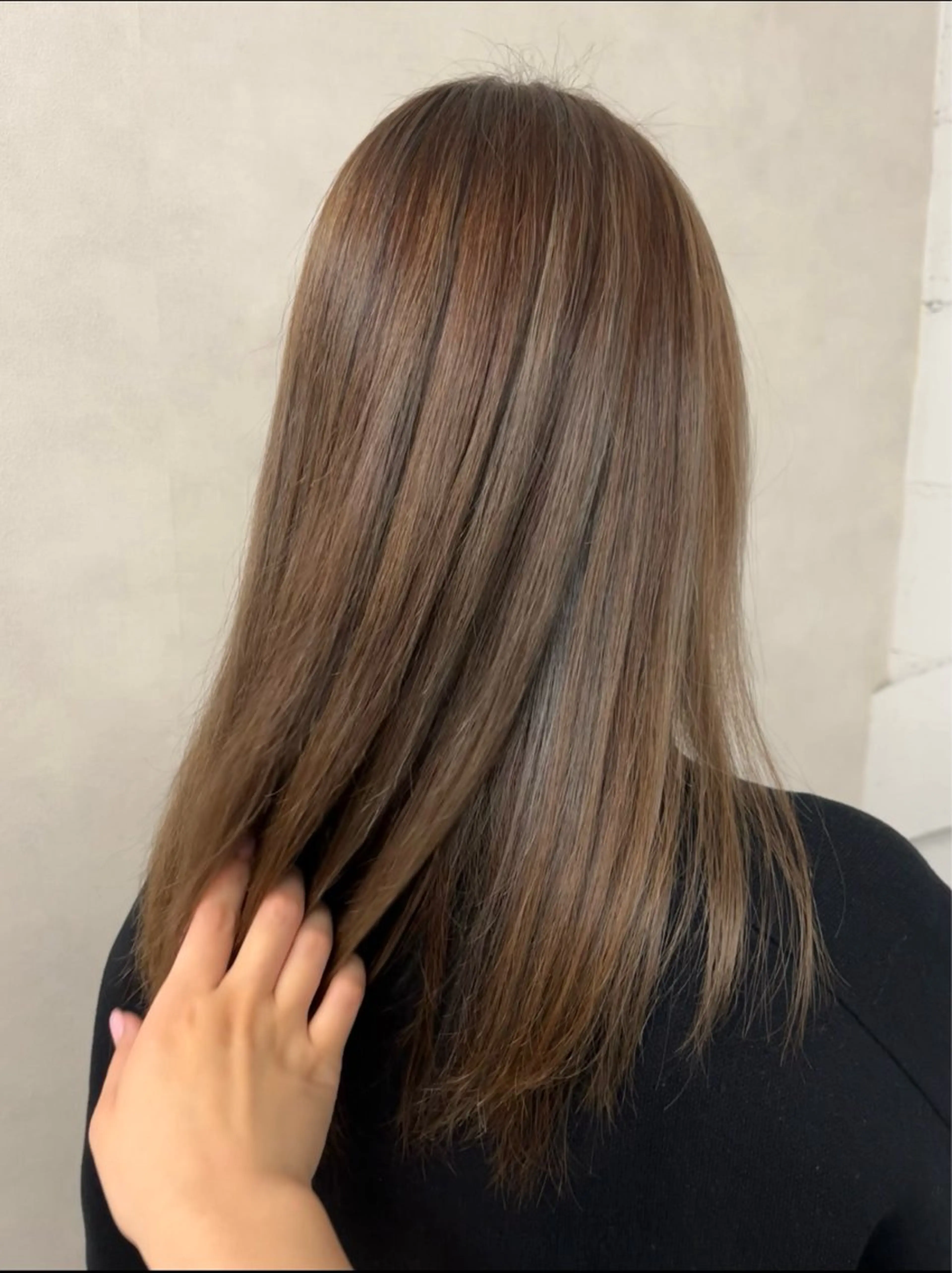 ロング カラー ベージュカラー ハイライトカラー ハイライト FERIA あべの yumeho🍭のヘアスタイル