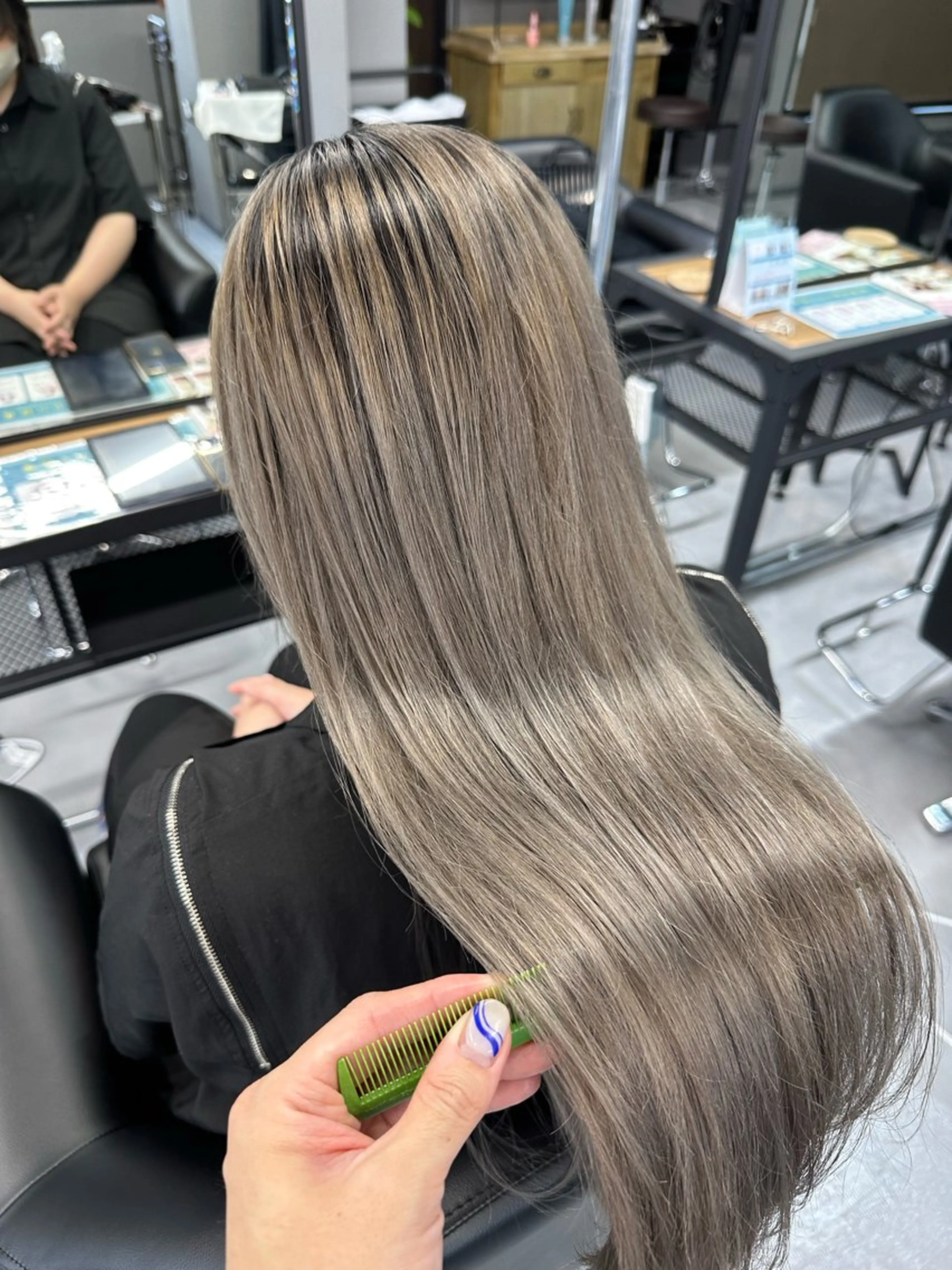 ロング カラー バレイヤージュ ブリーチ レイヤーカット ヘアカラー トリートメント 💫モテ髪顔周り💫 塚　優貴のヘアスタイル