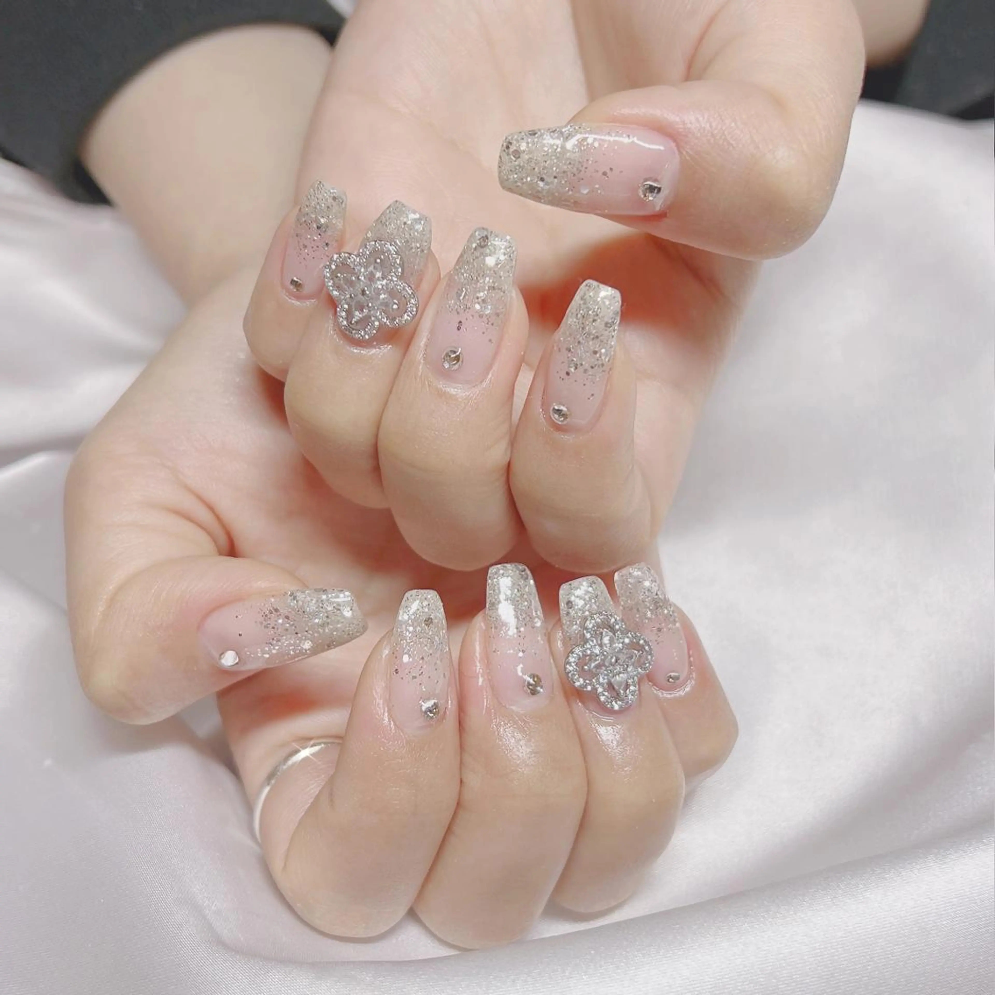 ネイル オーロラネイル フットネイル フレンチネイル ジェルネイル 韓国ネイル ハンドネイル ハンドケア 【ENサロン】 Rei🎀Nailのネイルデザイン