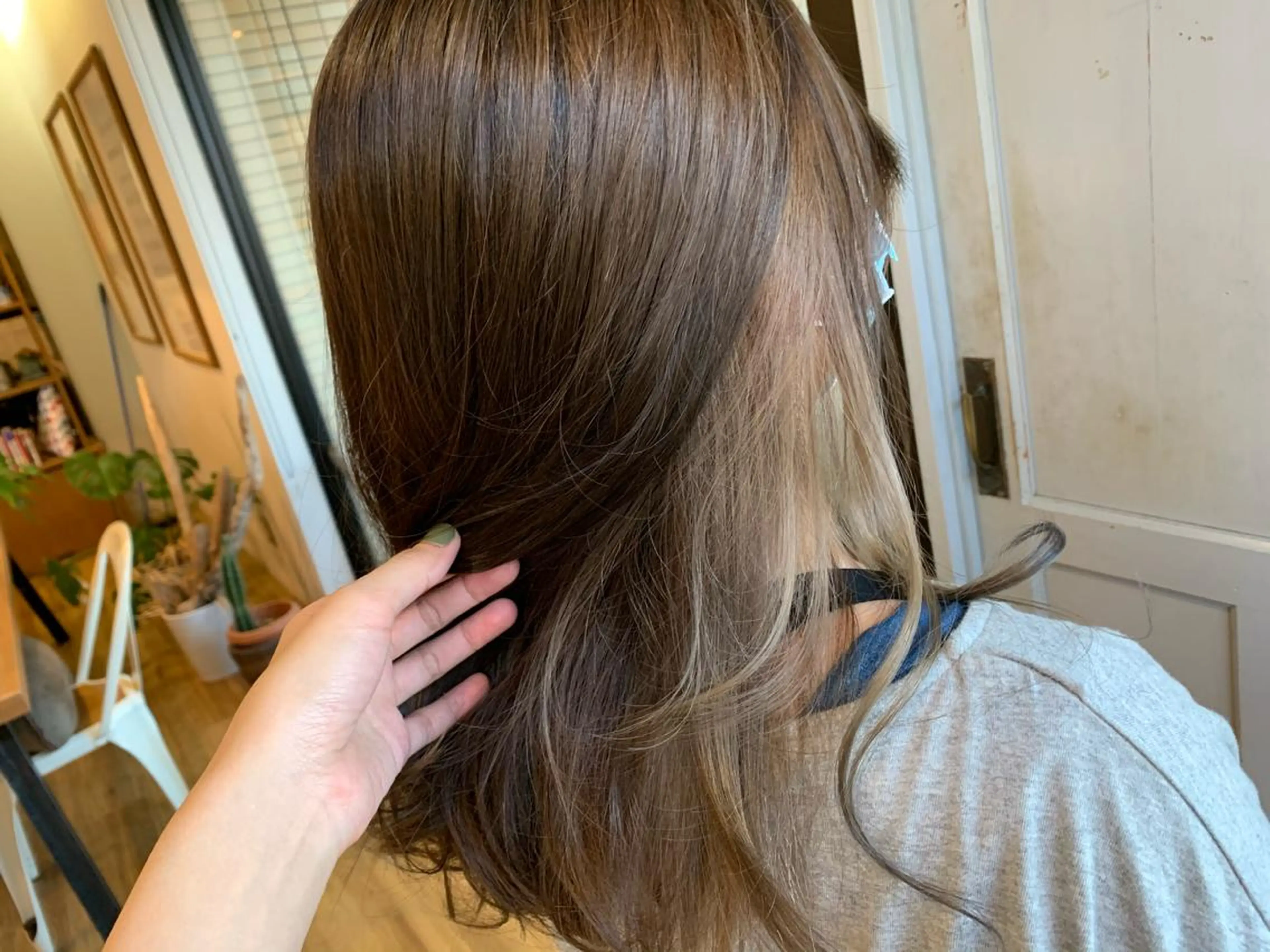 ロング カラー ベージュカラー グレージュ ヘアカラー トリートメント ツキダテ ユイのヘアスタイル