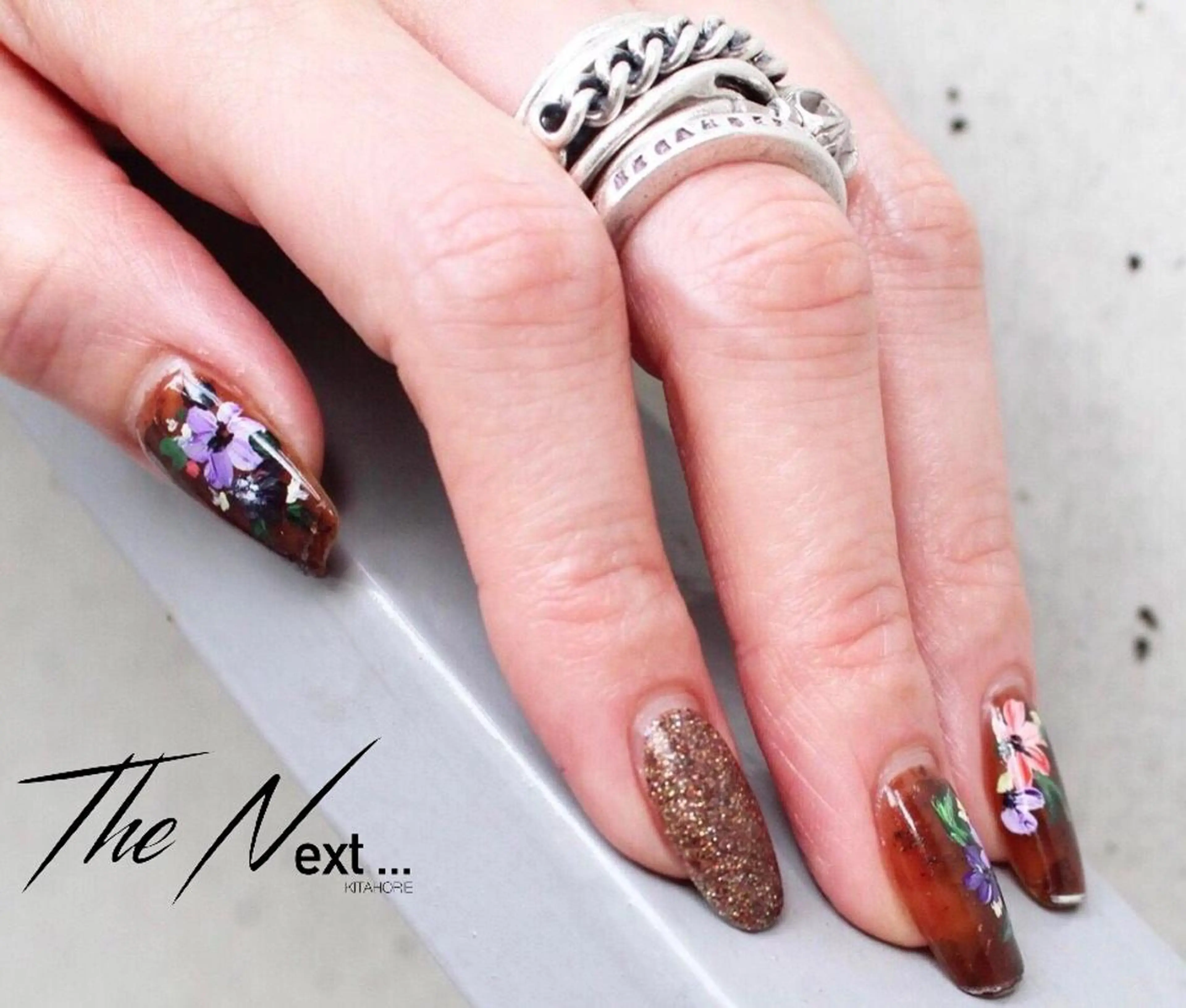 ネイル べっ甲ネイル フラワーネイル ラメ(グリッター) ハンドネイル The  Next...所属・TheNext kitahorieのネイルデザイン