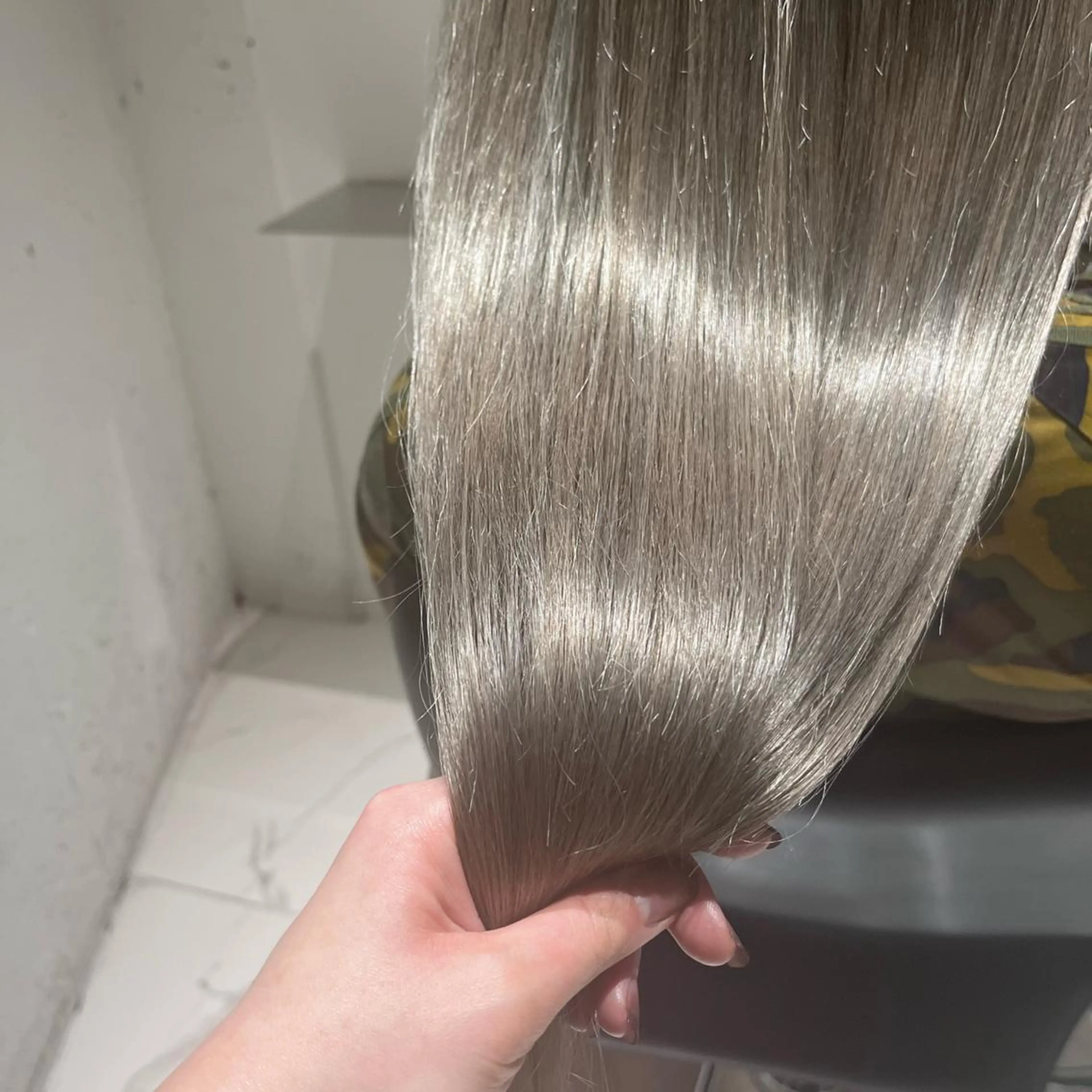 ロング カラー ベージュカラー ブリーチ ブロンド ケアブリーチ ハイトーンカラー ヘアカラー トリートメント ヘッドスパ ヘアセット カジュアルを女っぽく 𝗮𝘆𝗮𝗰𝗼のヘアスタイル