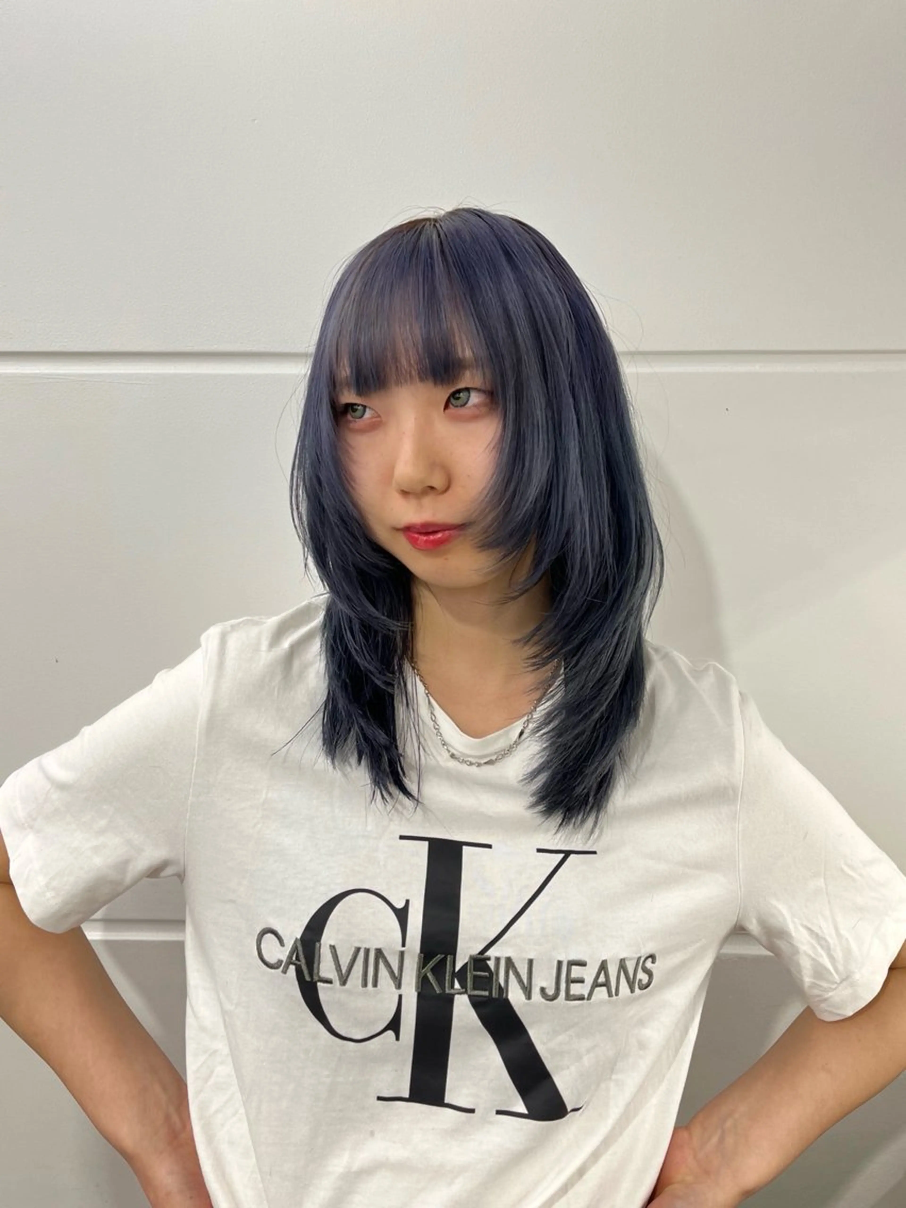 ミディアム カラー ブルーカラー 顔まわりレイヤー レイヤーカット 縮毛矯正/ハイトーン /パーマ/せき🧸のヘアスタイル